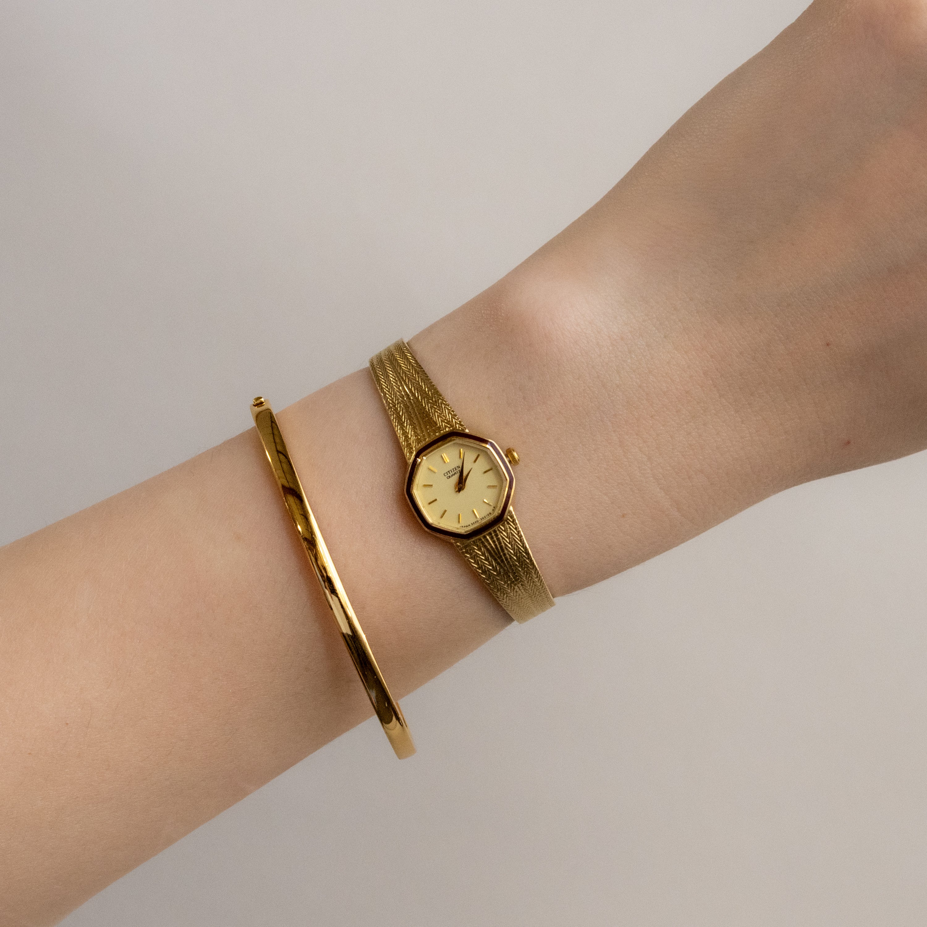 Vintage Citizen Mesh Gold Women display picture 2