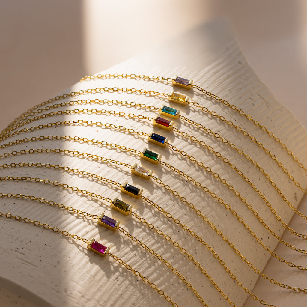 Bracelet avec pierre de naissance baguette