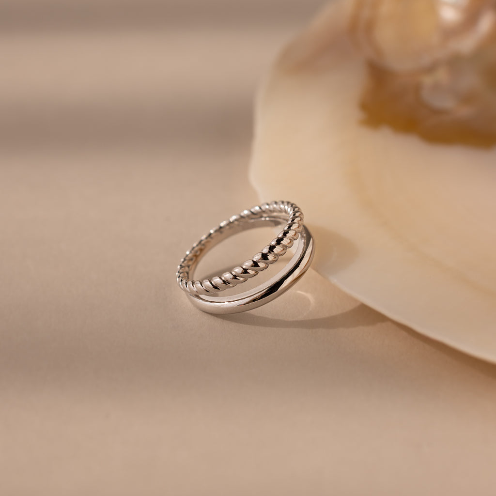 Chelsea Duo Ring in silver with rope and smooth band design styled against a shell accent.