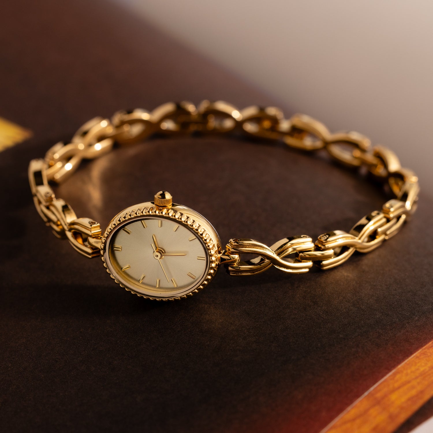 Oval Infinity Link Timepiece in 18K Gold