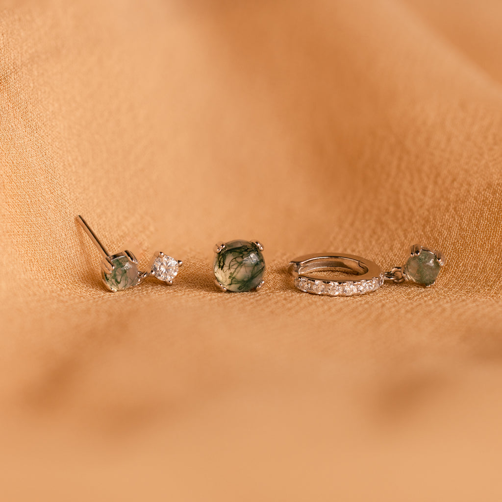 Agate Earrings Set in 18K Gold