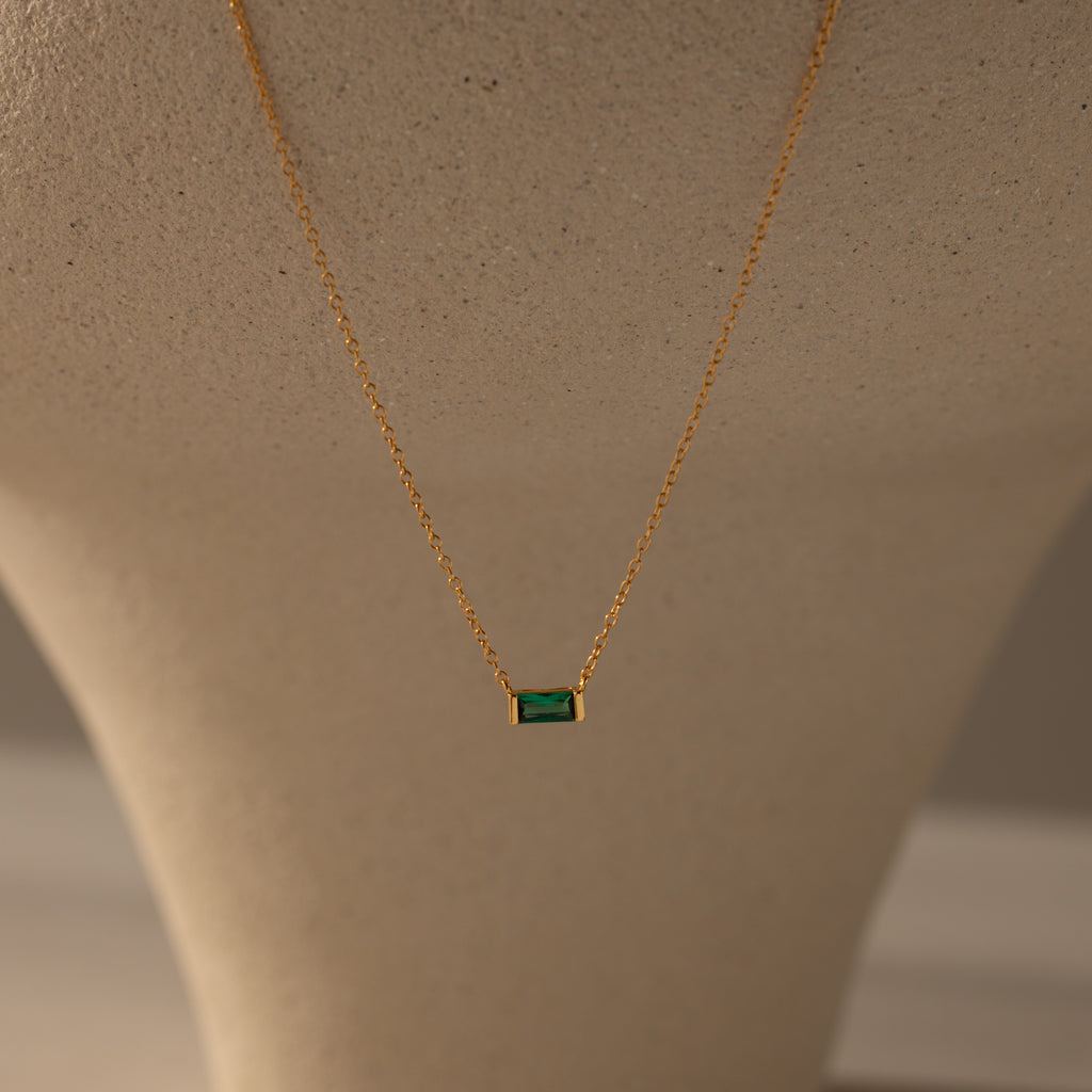Collier avec pierre de naissance émeri 