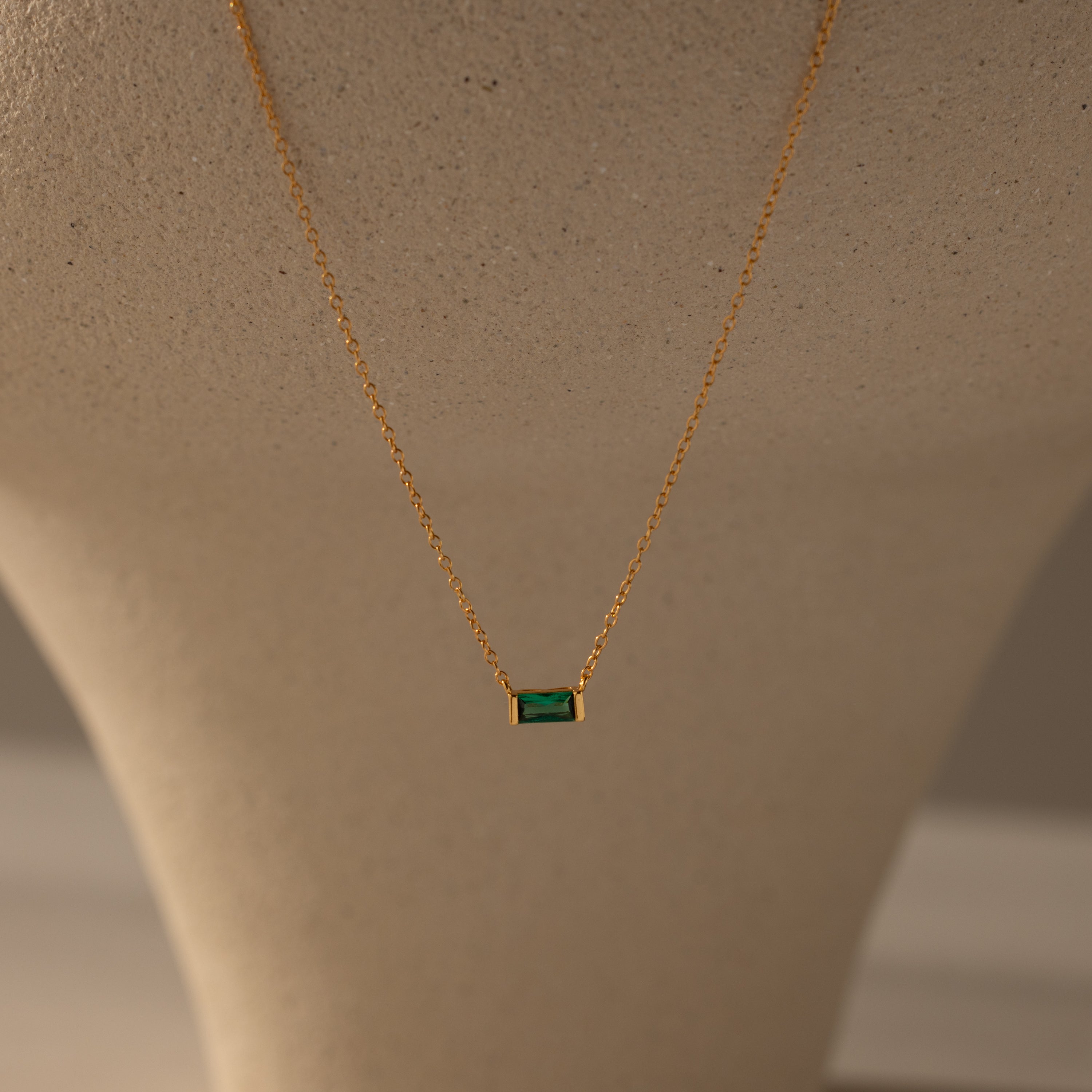 Collier avec pierre de naissance émeri 