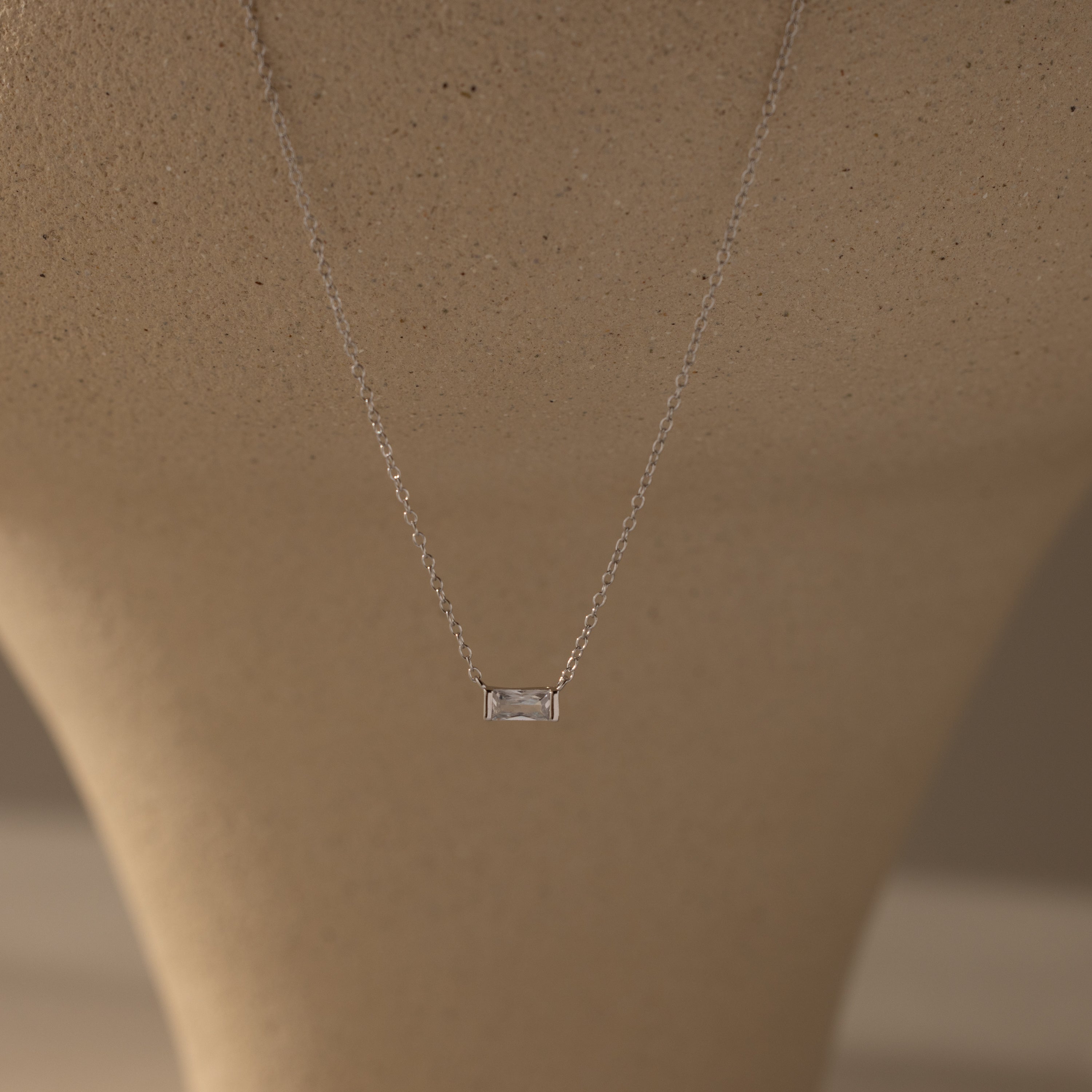 Collier avec pierre de naissance émeri 