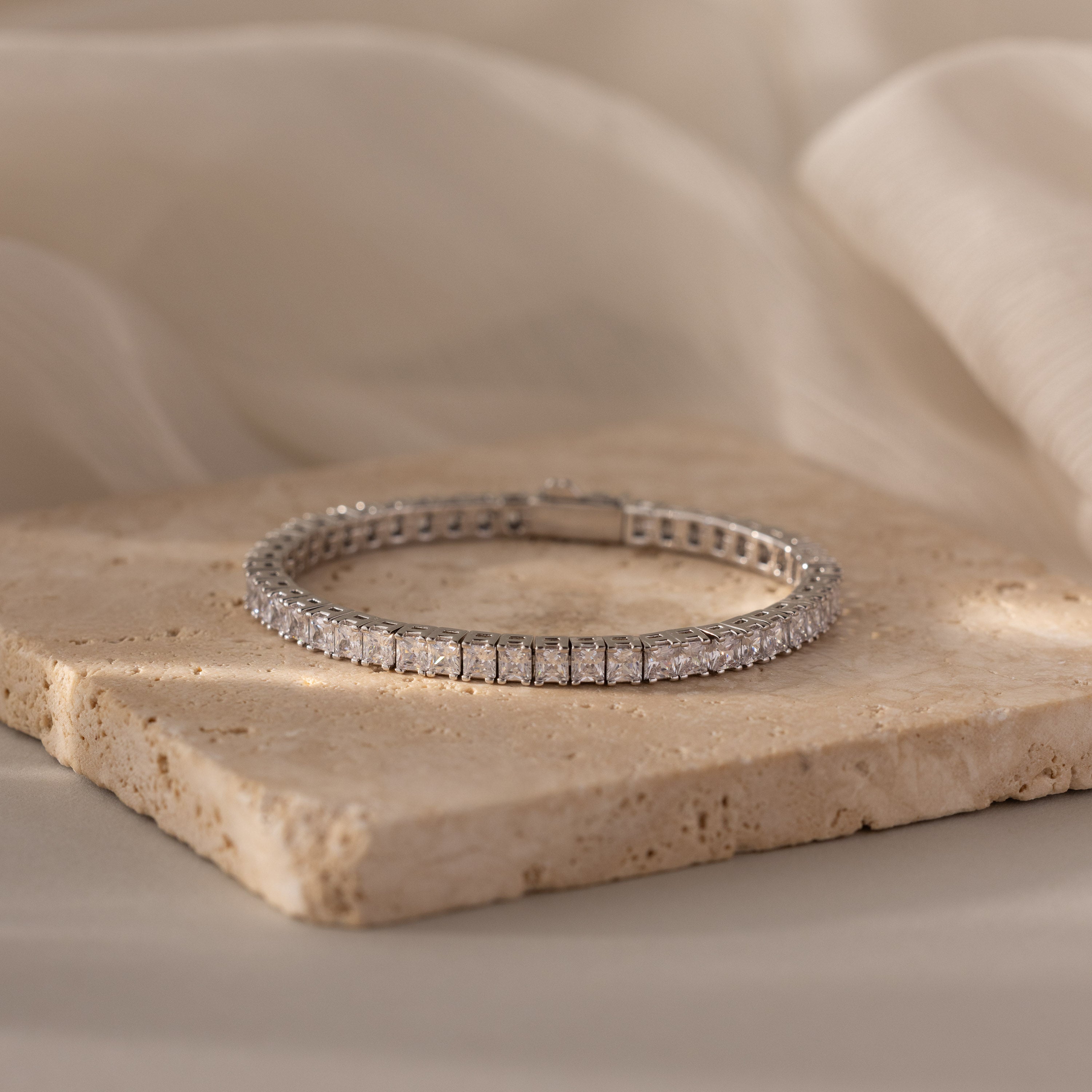 Bracelet tennis en diamant princesse