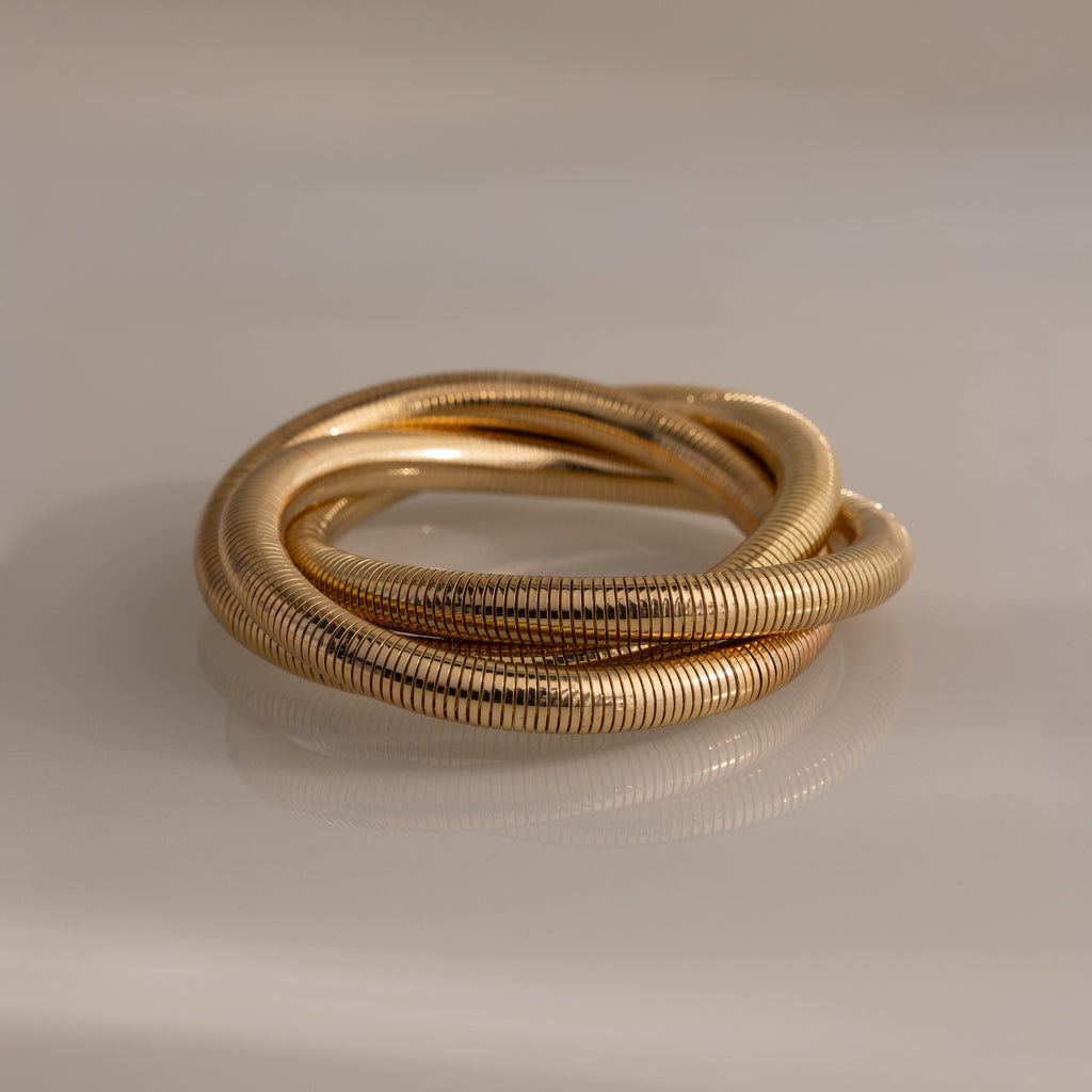 Ribbed Infinity Bangle in 18K Gold