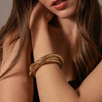 Ribbed Infinity Bangle in 18K Gold