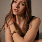 Ribbed Infinity Bangle in 18K Gold