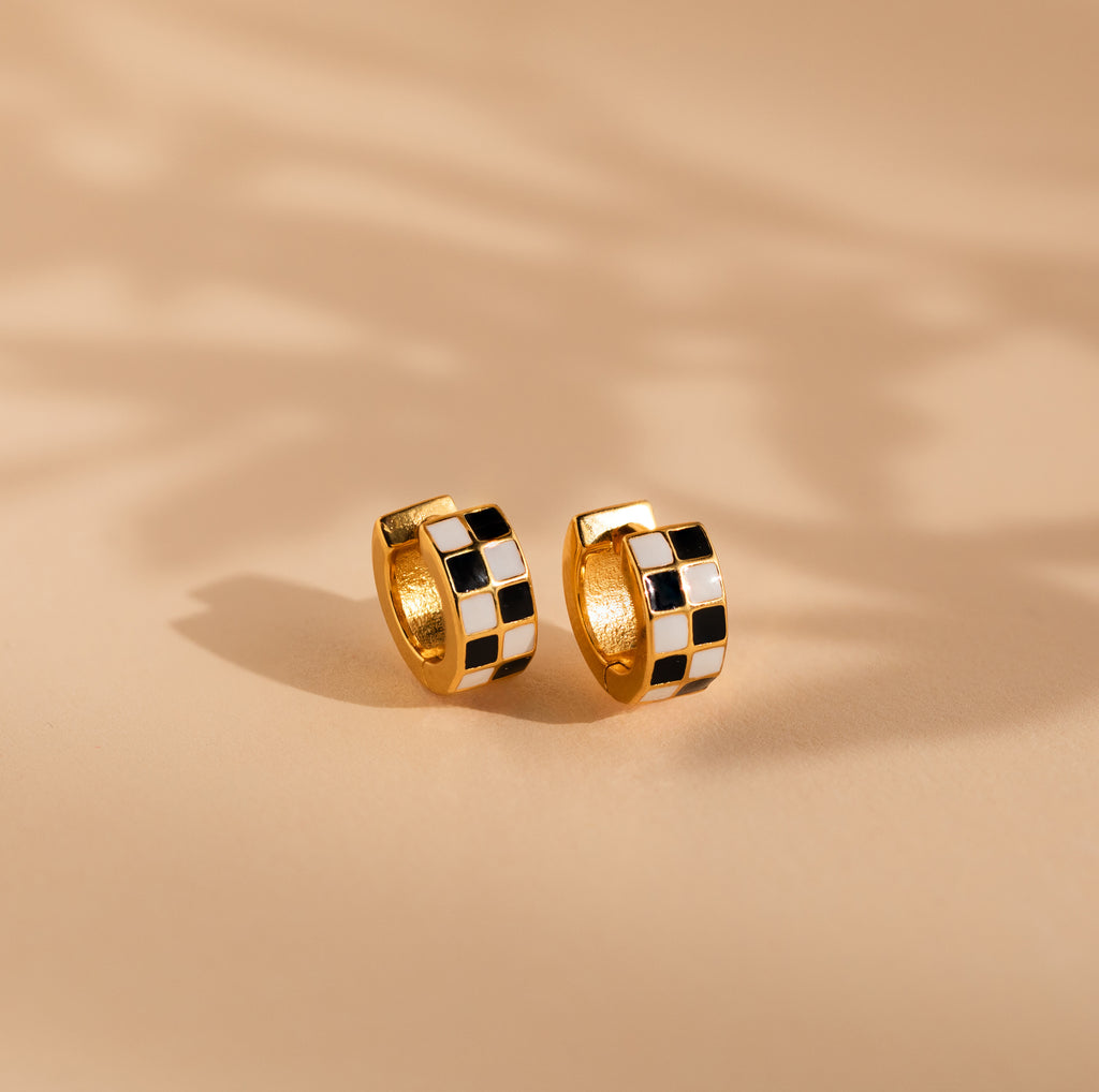 Checkered Huggies