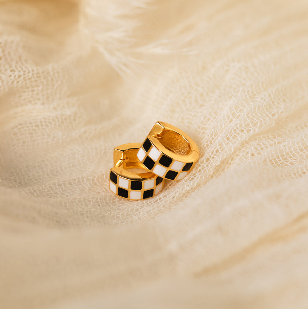 Checkered Huggies