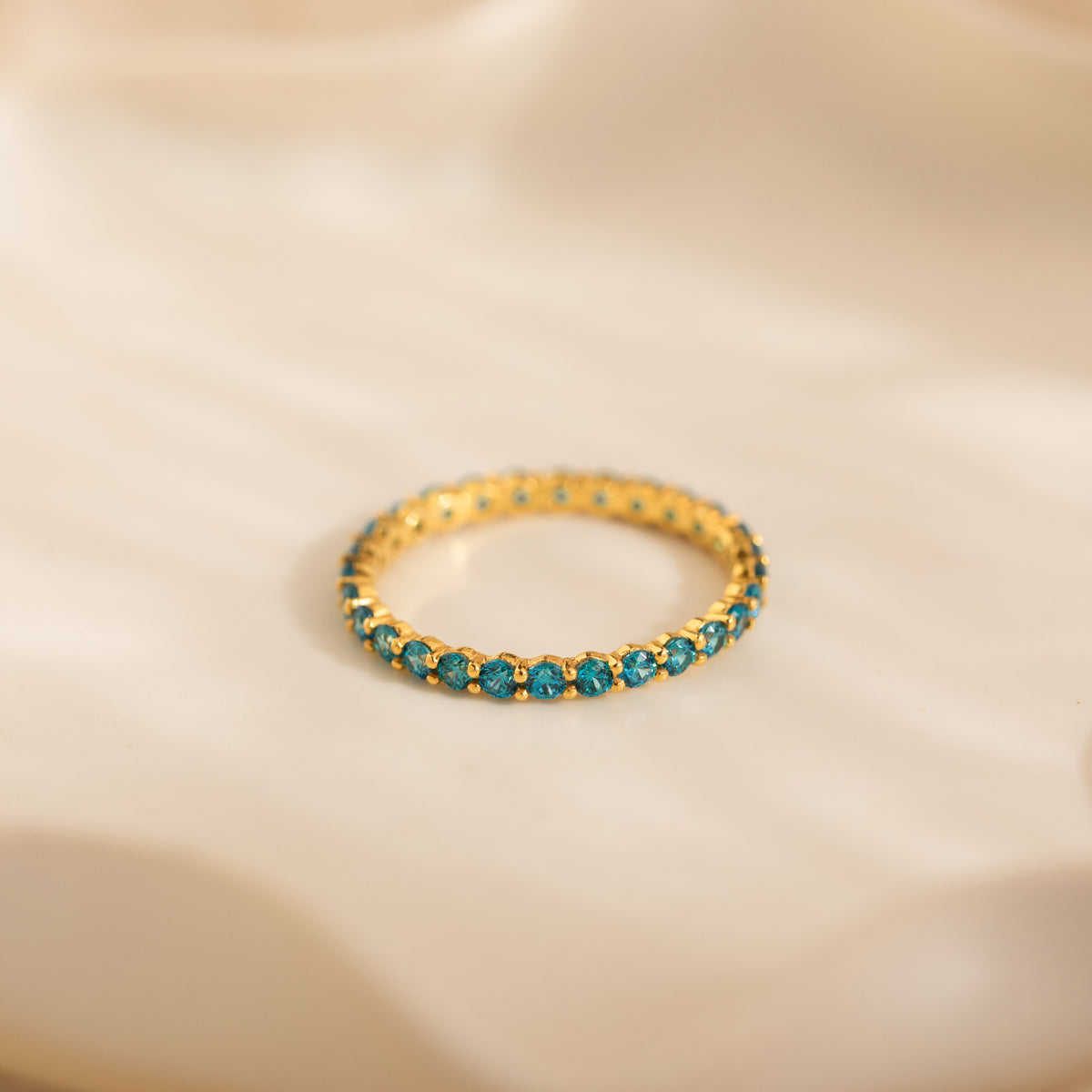 Anillo Eternity con piedra natal de tenis 