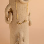 Collar elegante con nombre en pavé