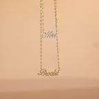 Collar elegante con nombre en pavé