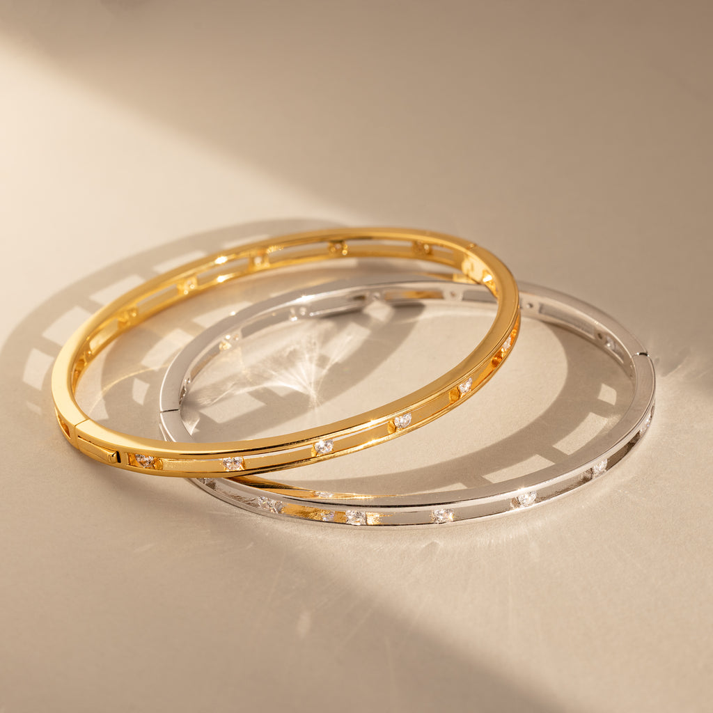 The Lace Diamond Bangle, available in gold and silver and adorned with sparkling diamonds, is the perfect luxury jewelry piece for timeless sophistication. Discover refined elegance with this exquisite bracelet.