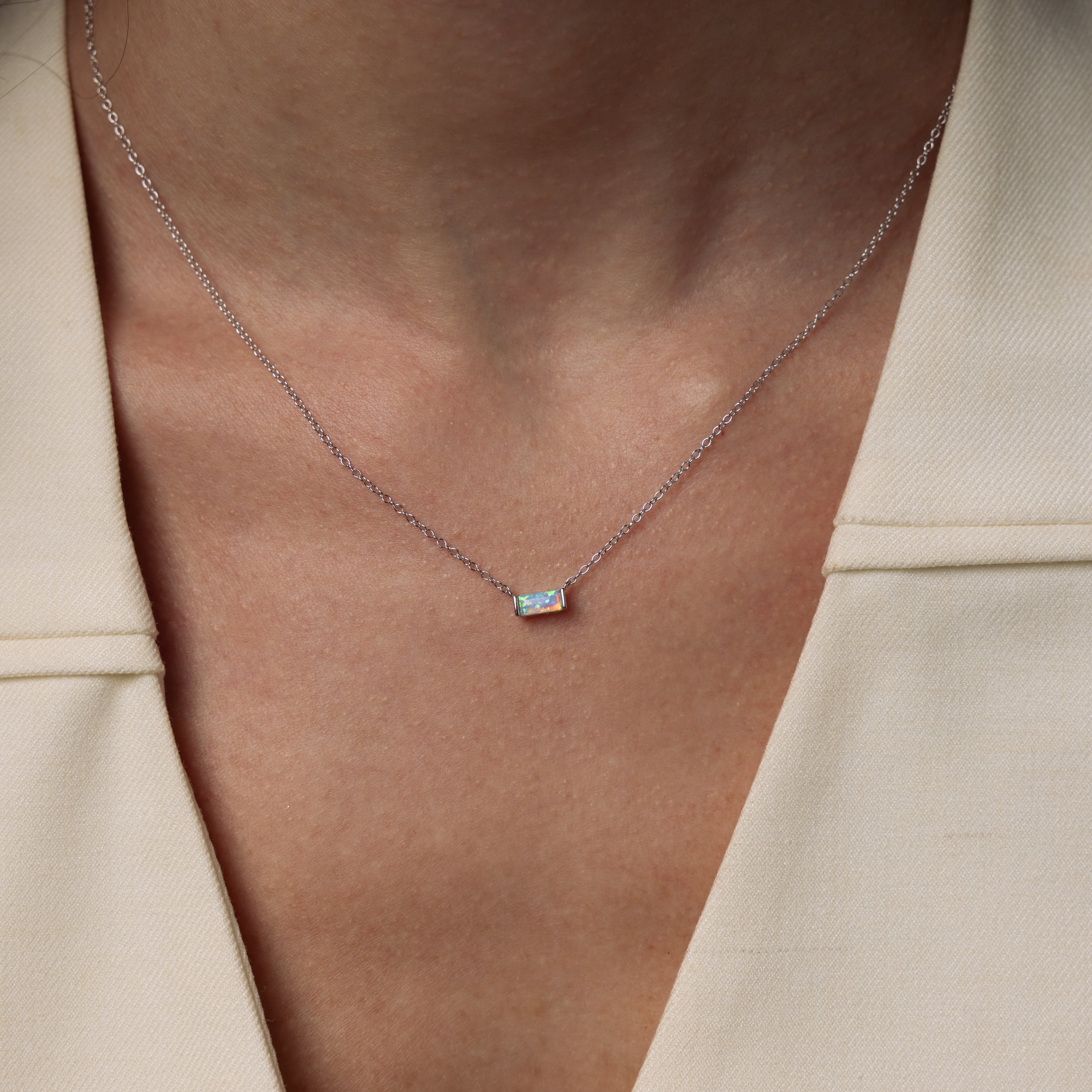 Collar de piedra natal de esmeril 