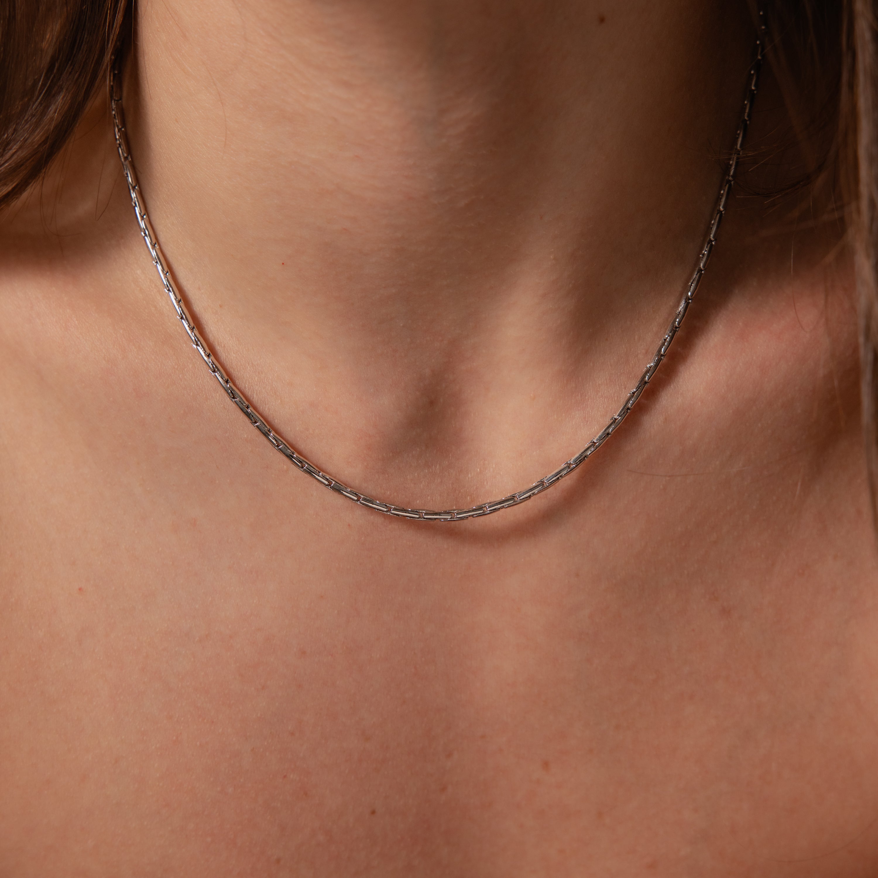 A close-up of a woman's neck wearing the Bold Link Chain Necklace in Silver.