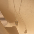 Collier avec pièce de monnaie et empreinte de patte