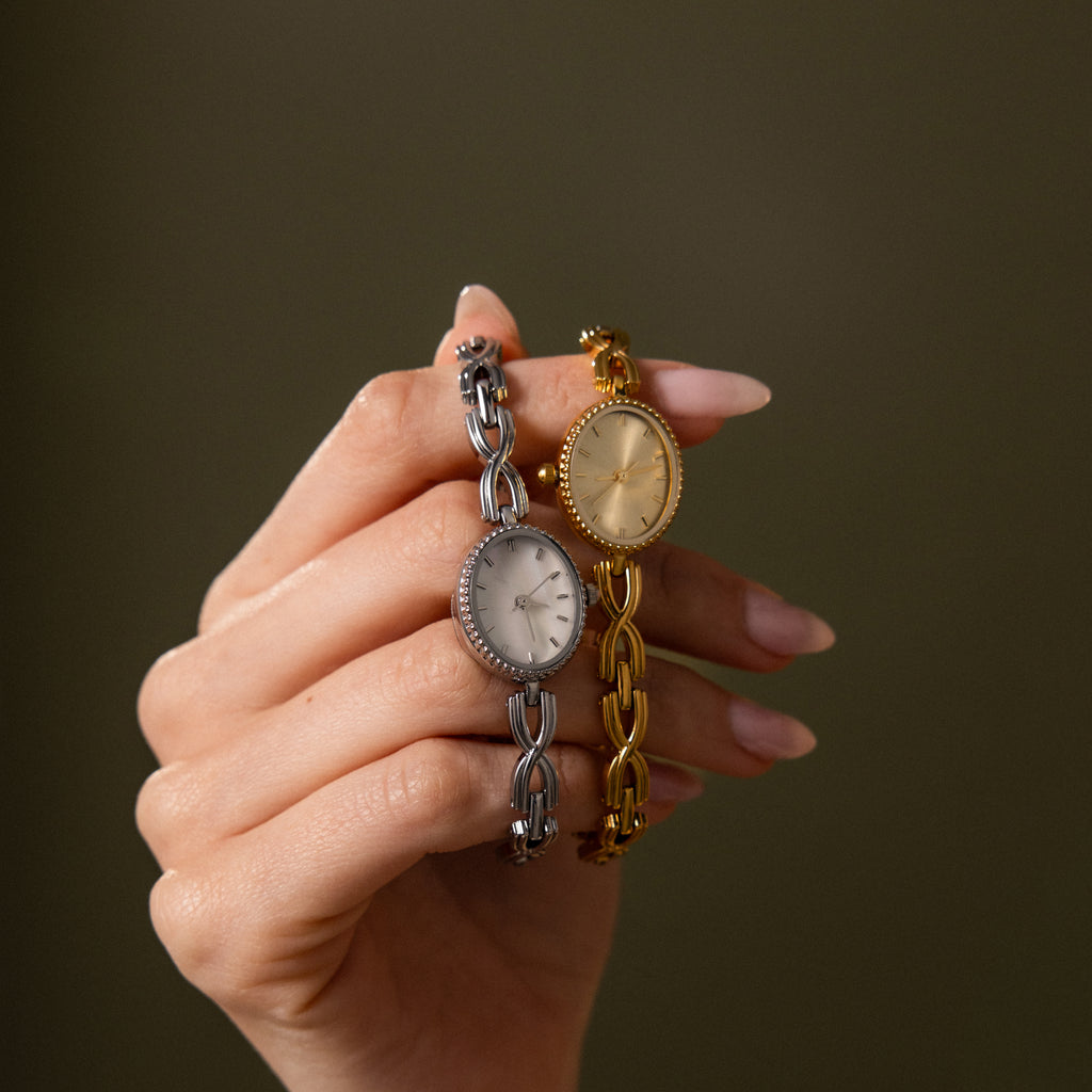 Oval Infinity Link Timepiece in 18K Gold