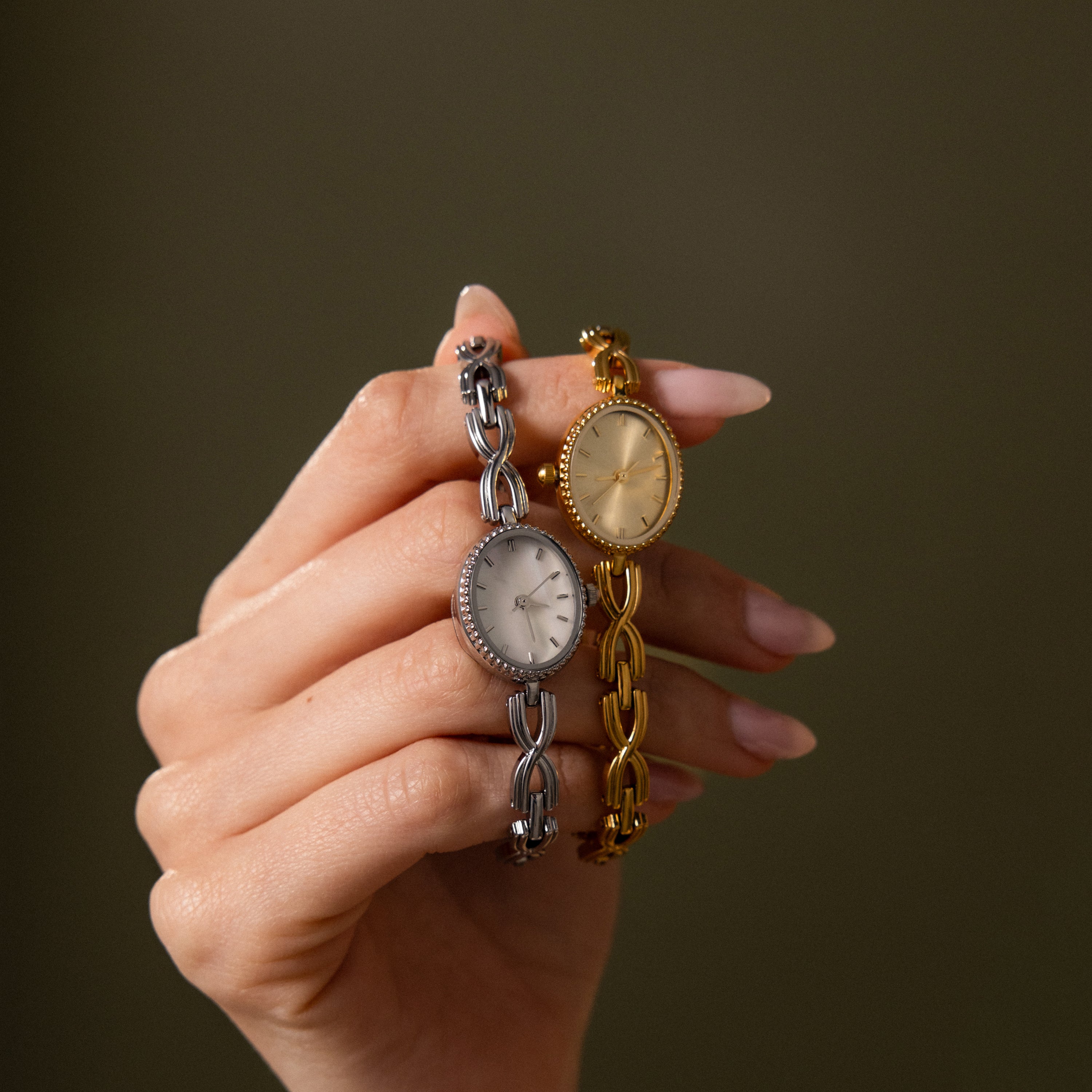 Oval Infinity Link Timepiece in 18K Gold
