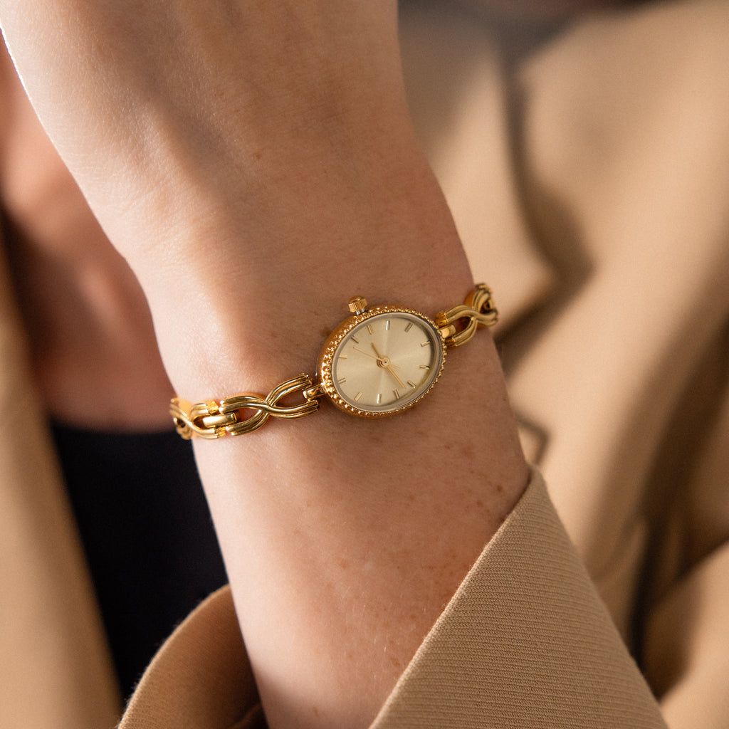 Oval Infinity Link Timepiece in 18K Gold
