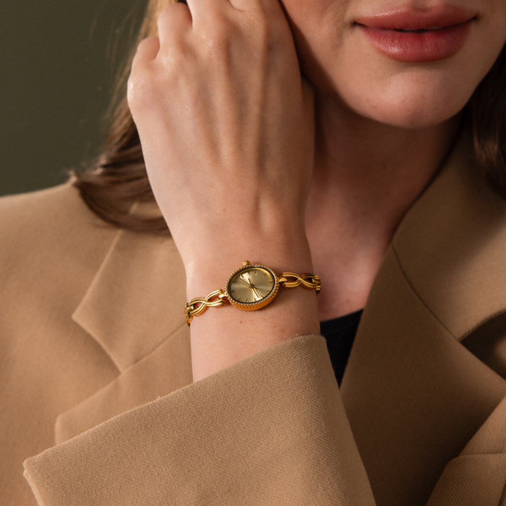 Oval Infinity Link Timepiece in 18K Gold