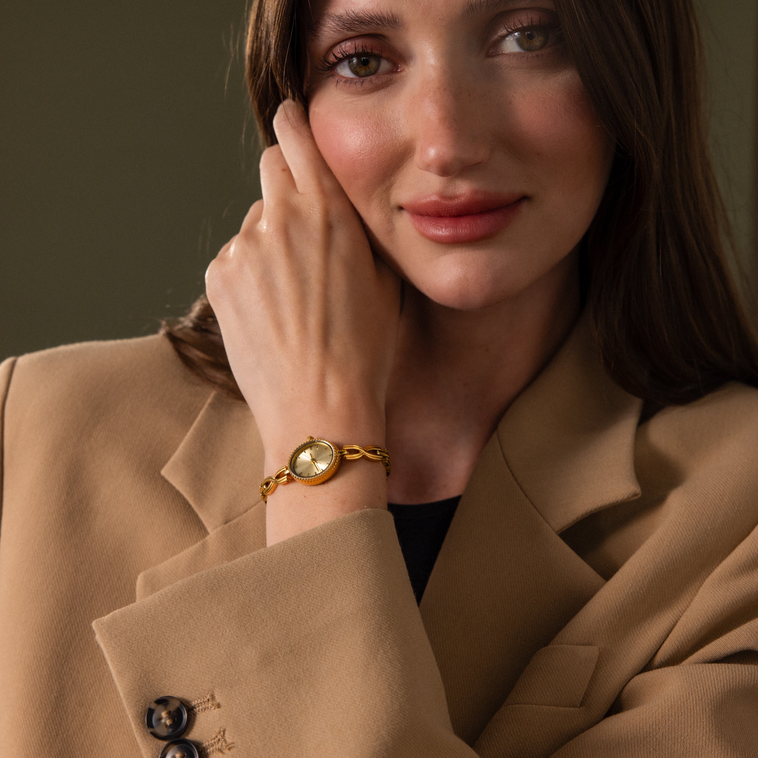 Oval Infinity Link Timepiece in 18K Gold