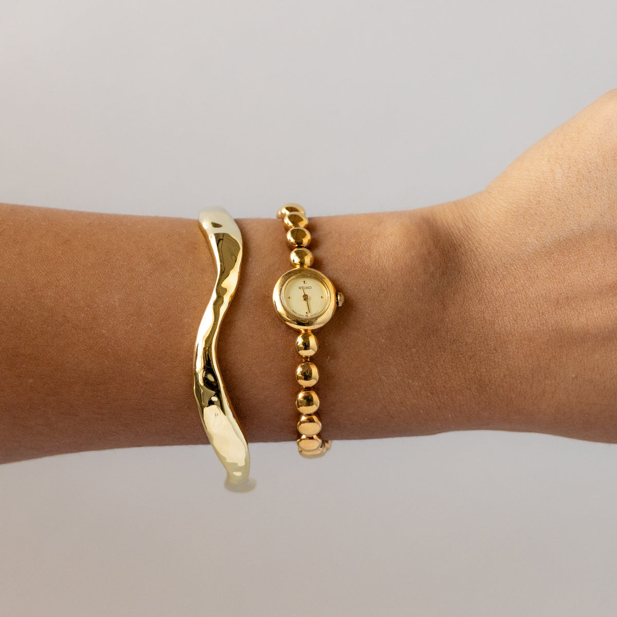 Vintage Seiko Dainty Beaded Round Gold Watch