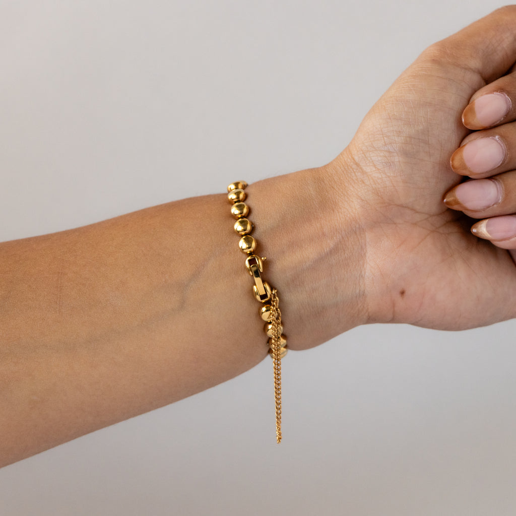 Vintage Seiko Dainty Beaded Round Gold Watch