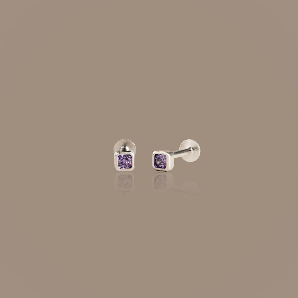 Clous d'oreilles à dos plat avec pierre de naissance et lunette carrée