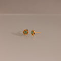 Mini clous d'oreilles en forme de fleur de jade en or 18 carats