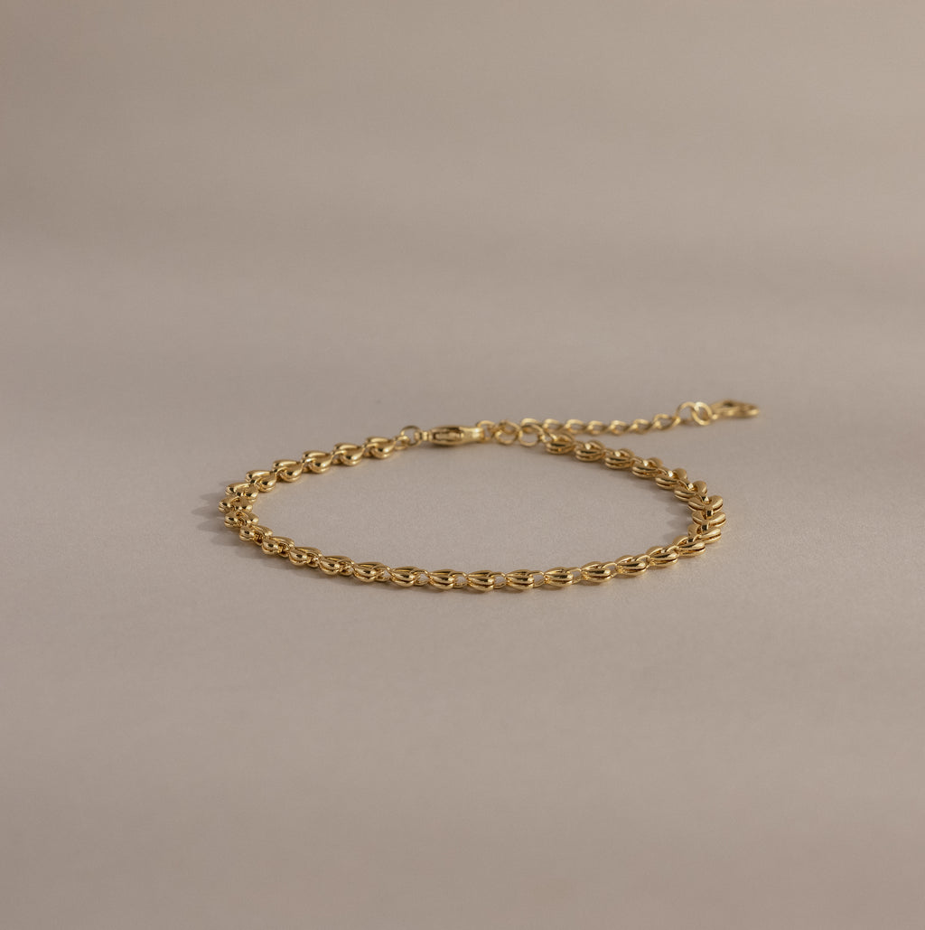 Tiny Link Heart Bracelet in 18K Gold