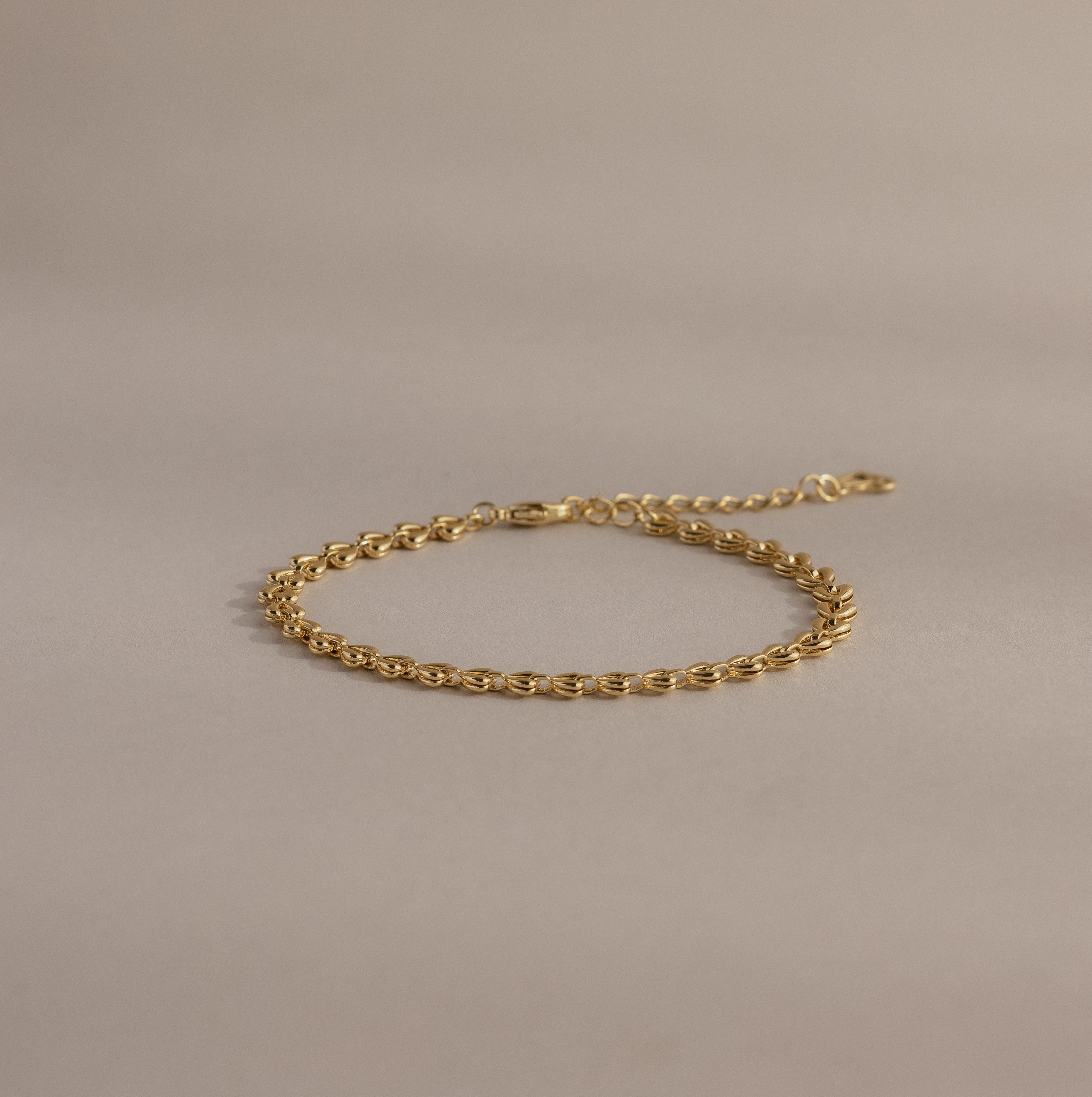 Tiny Link Heart Bracelet in 18K Gold
