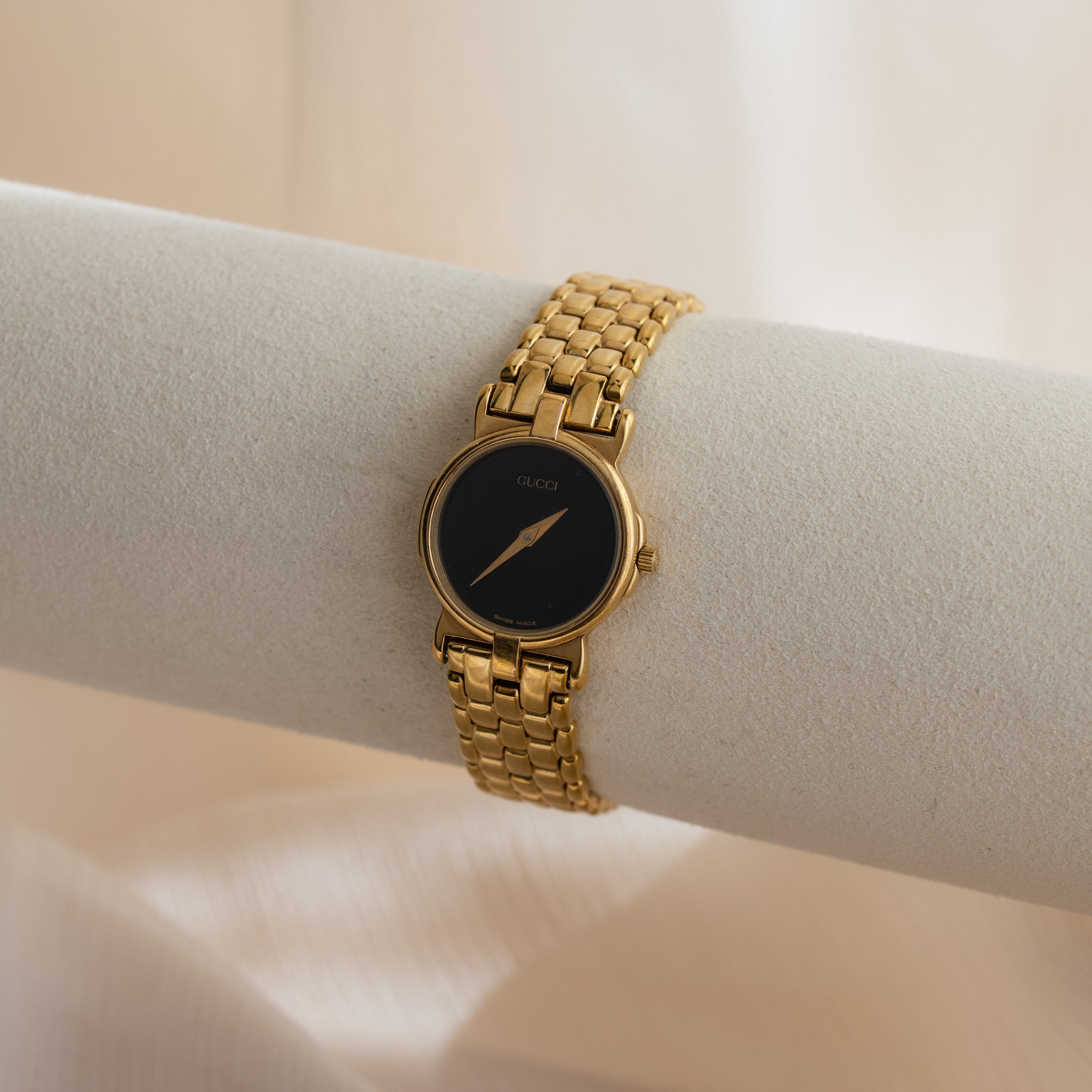 Vintage Gucci Swiss Bold Round Gold Watch