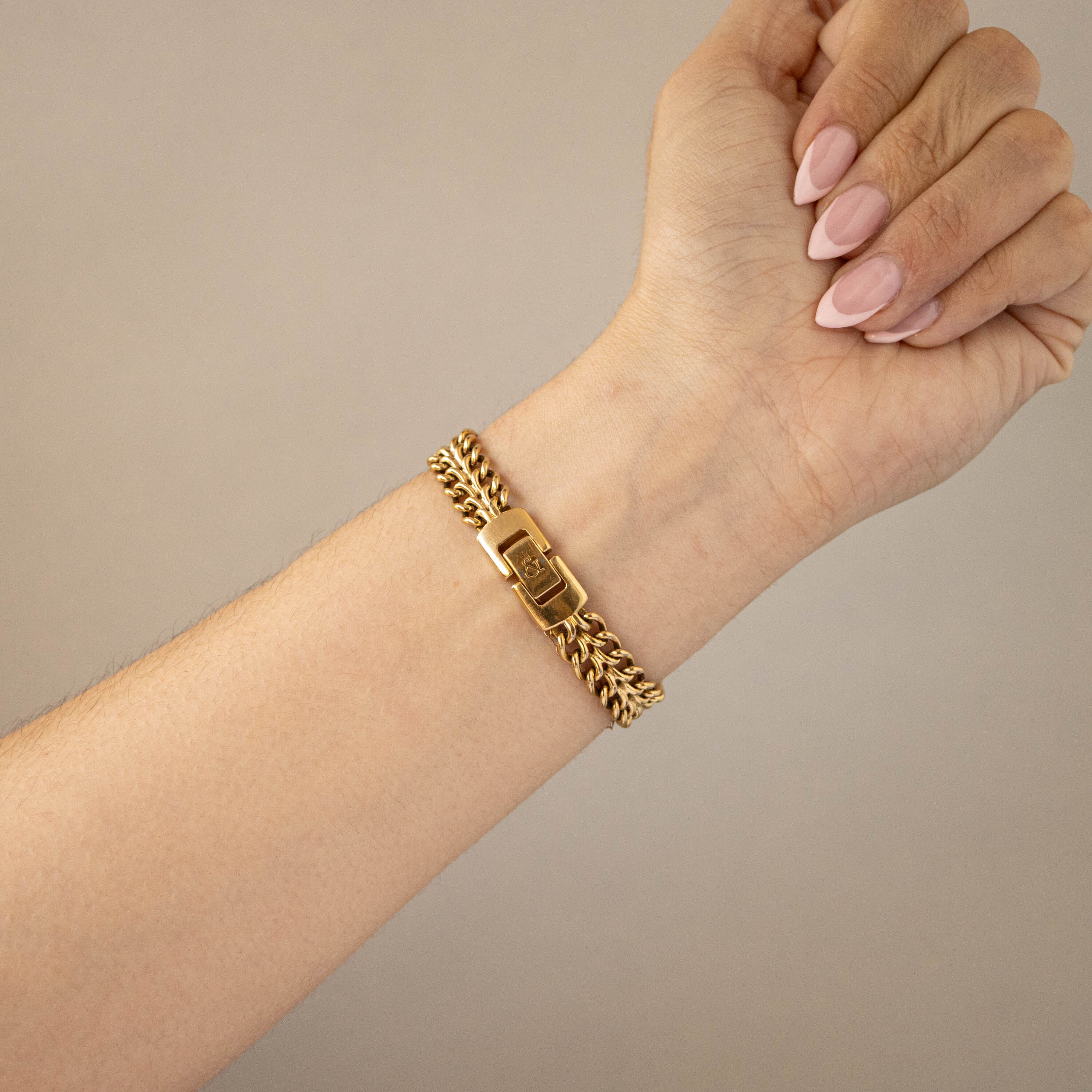 Vintage Pinky & Dianne Oval Chainlink Gold Watch