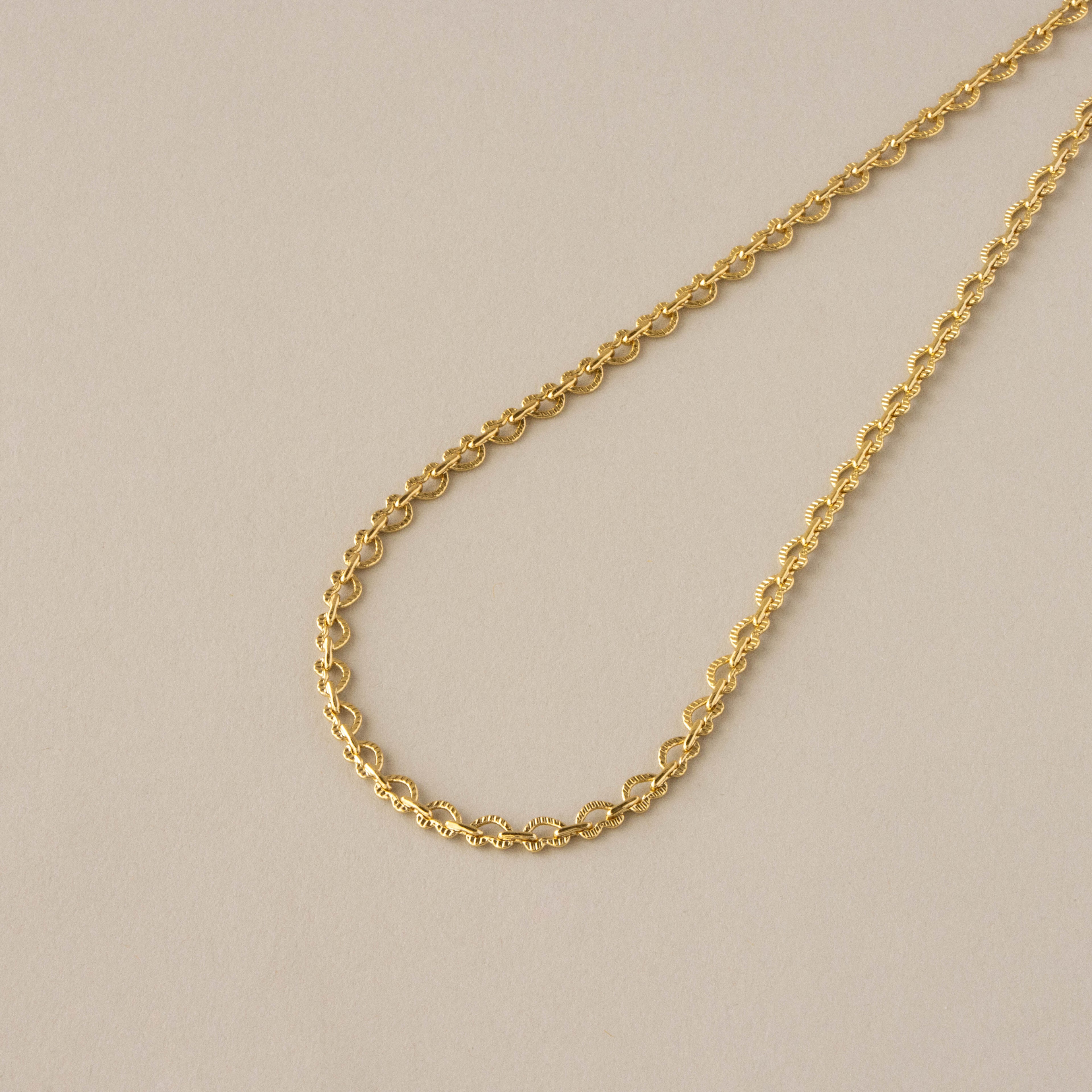 Ribbed Heart Link Chain Necklace