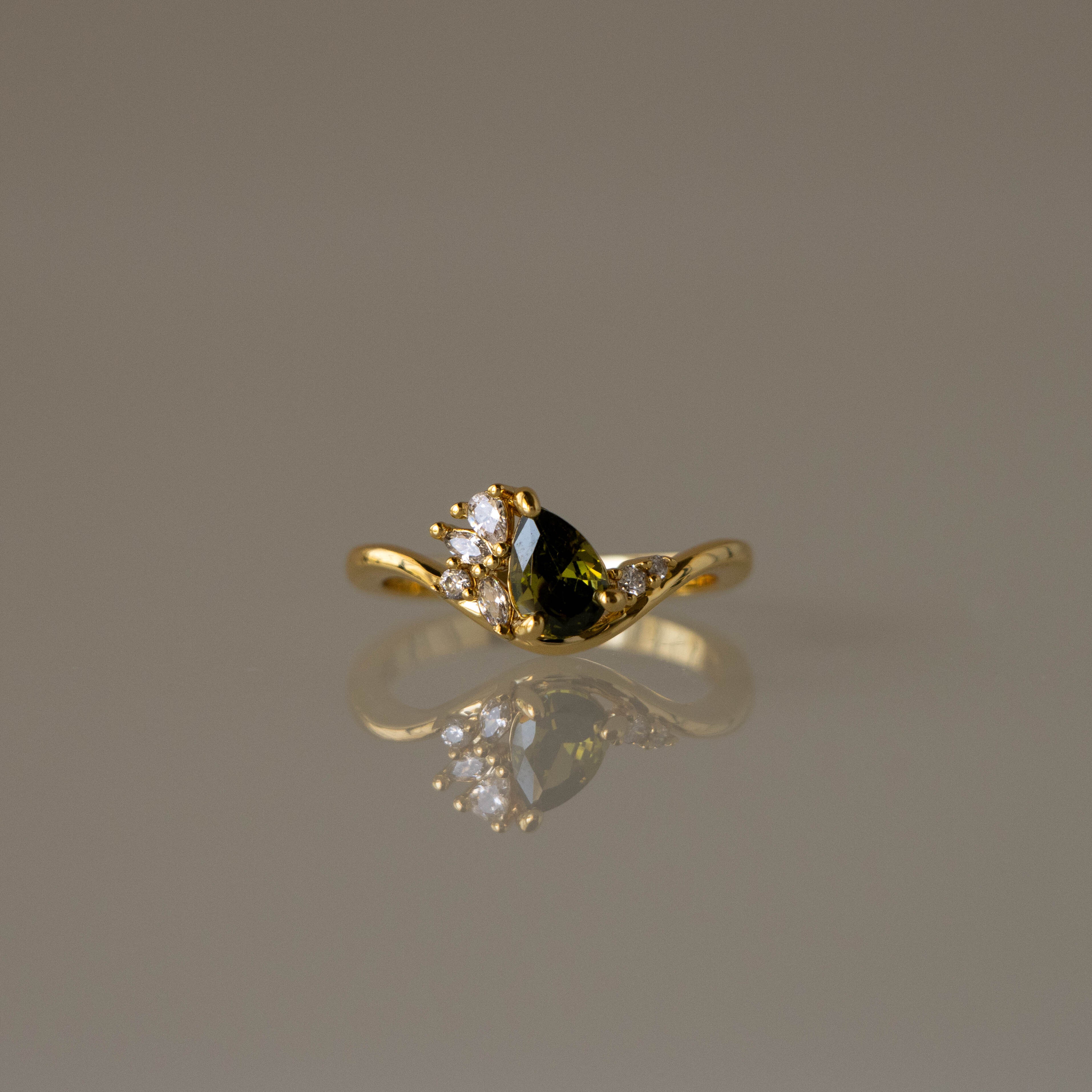Dewy Peridot & Diamond Flower Ring