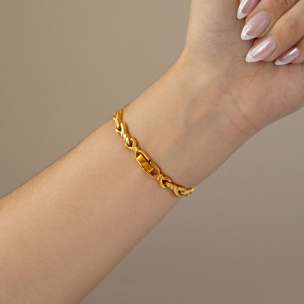 Vintage Fine Gold Bold Link Gold Watch