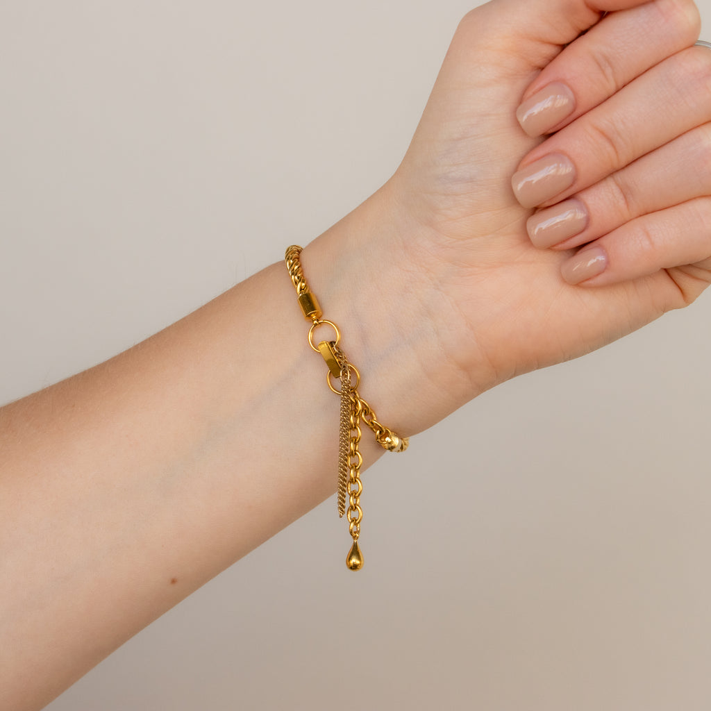 Vintage Alba Hearts Oval Gold Watch