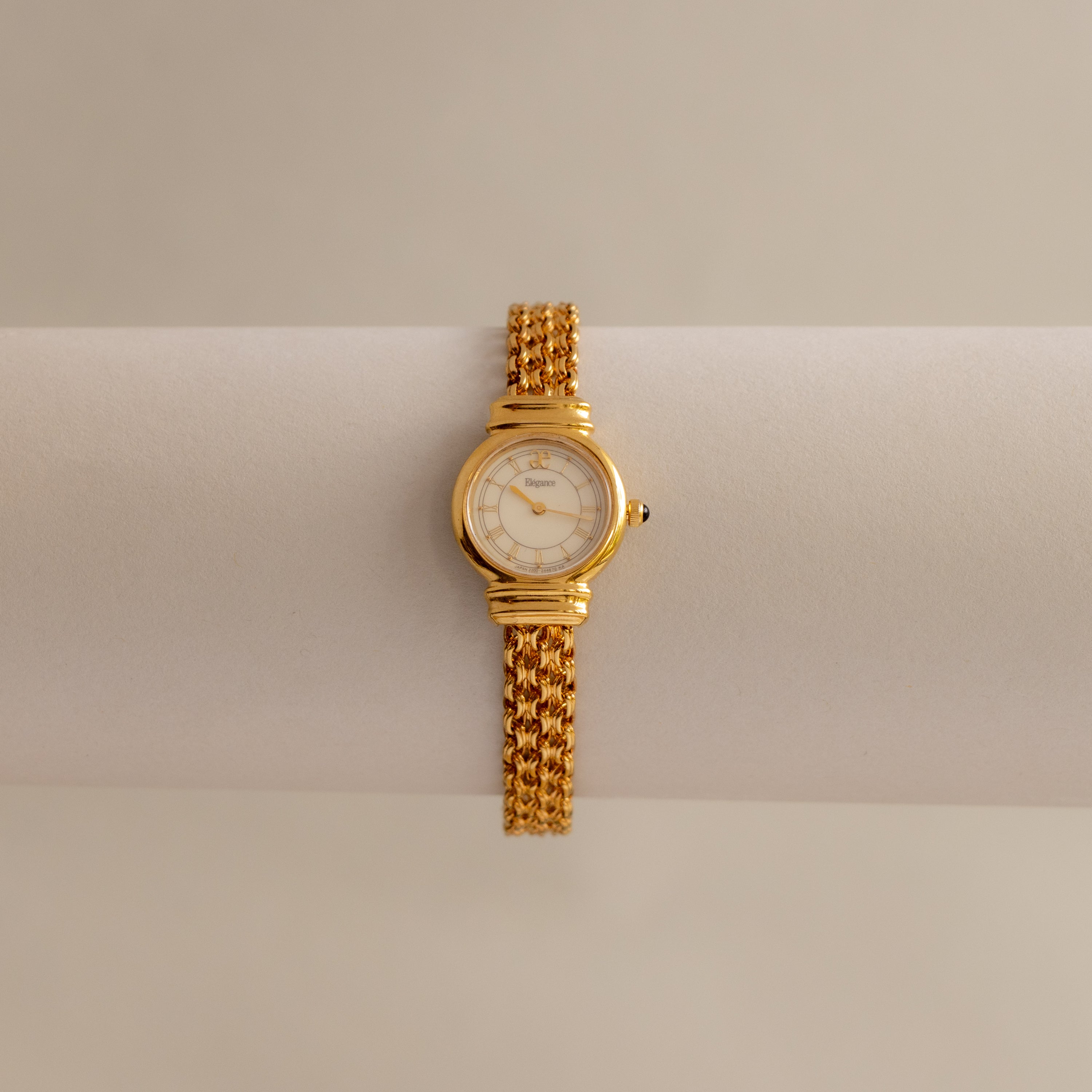 Vintage Elegance Round Chainlink Gold Watch