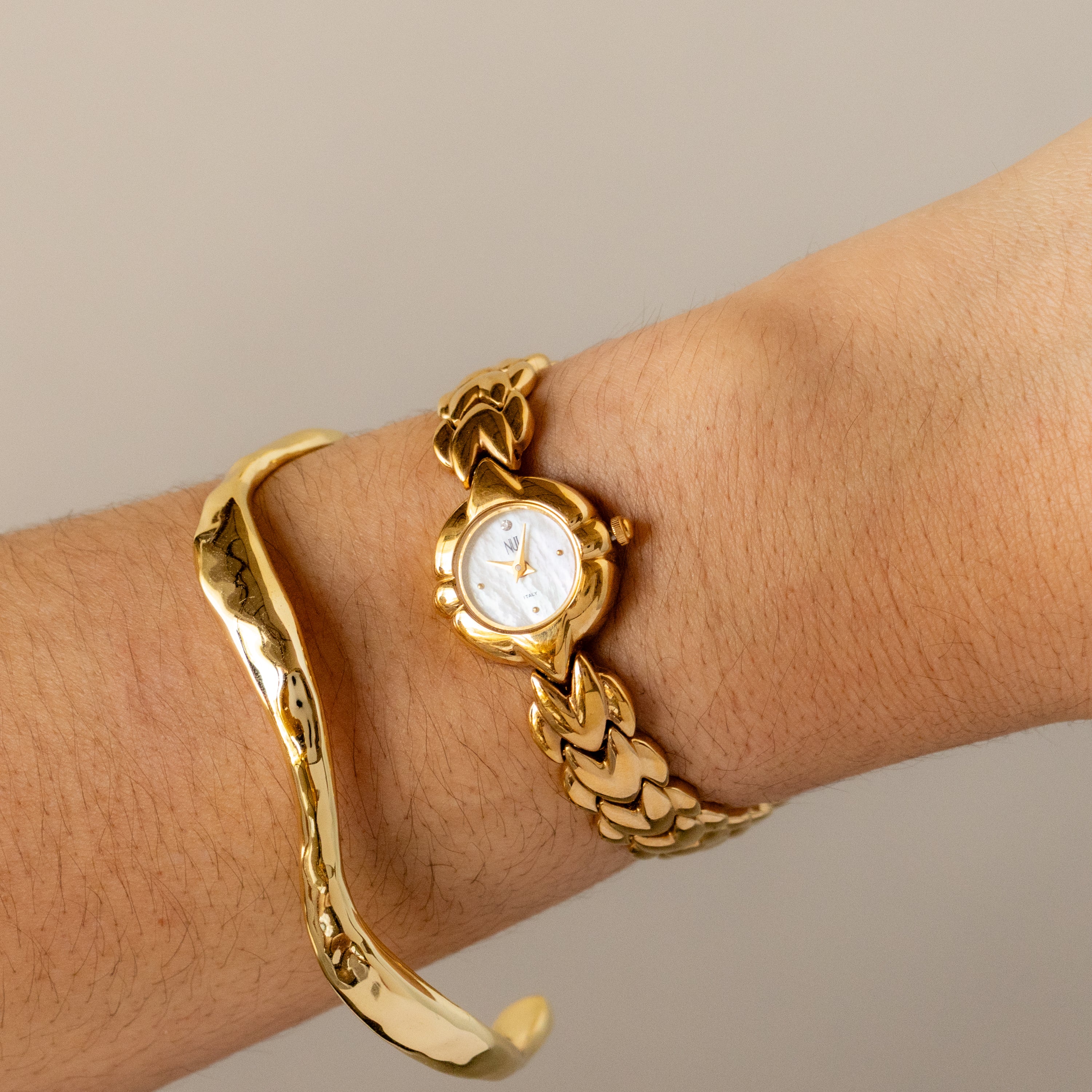 Vintage Nui Round Pearl Gold Watch