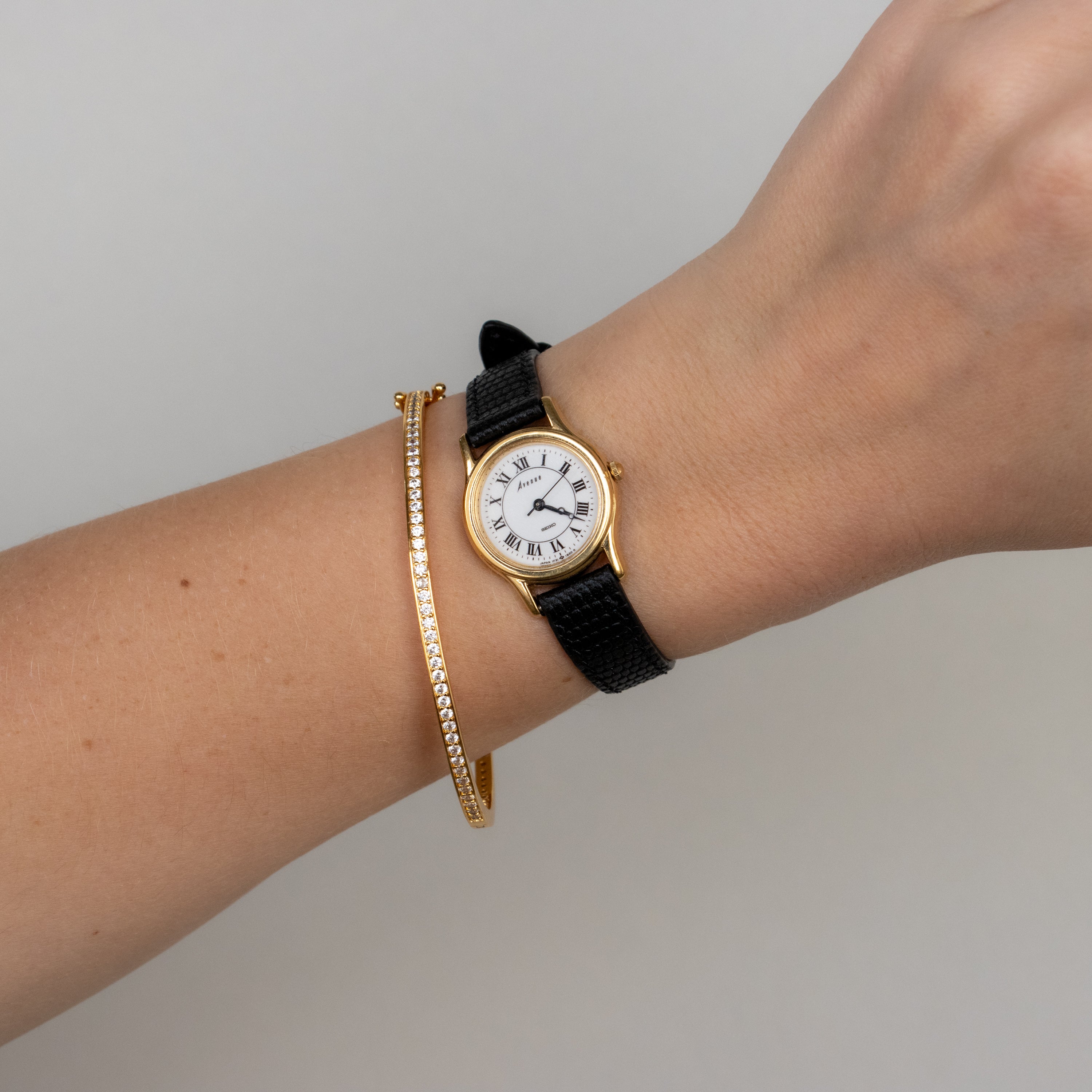 Vintage Seiko Avenue Round Gold Watch