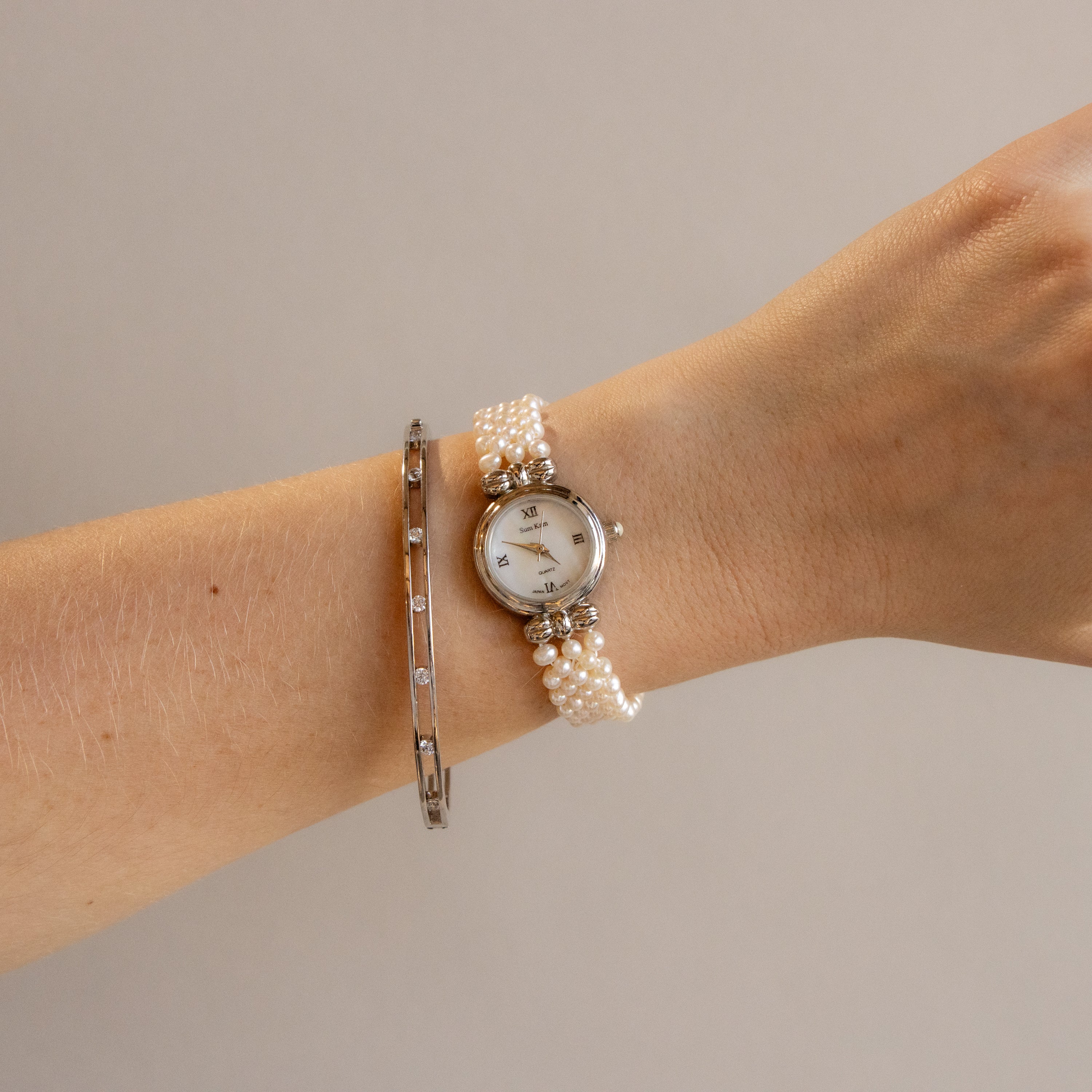 Vintage Sum Kam Round Pearl Silver Watch