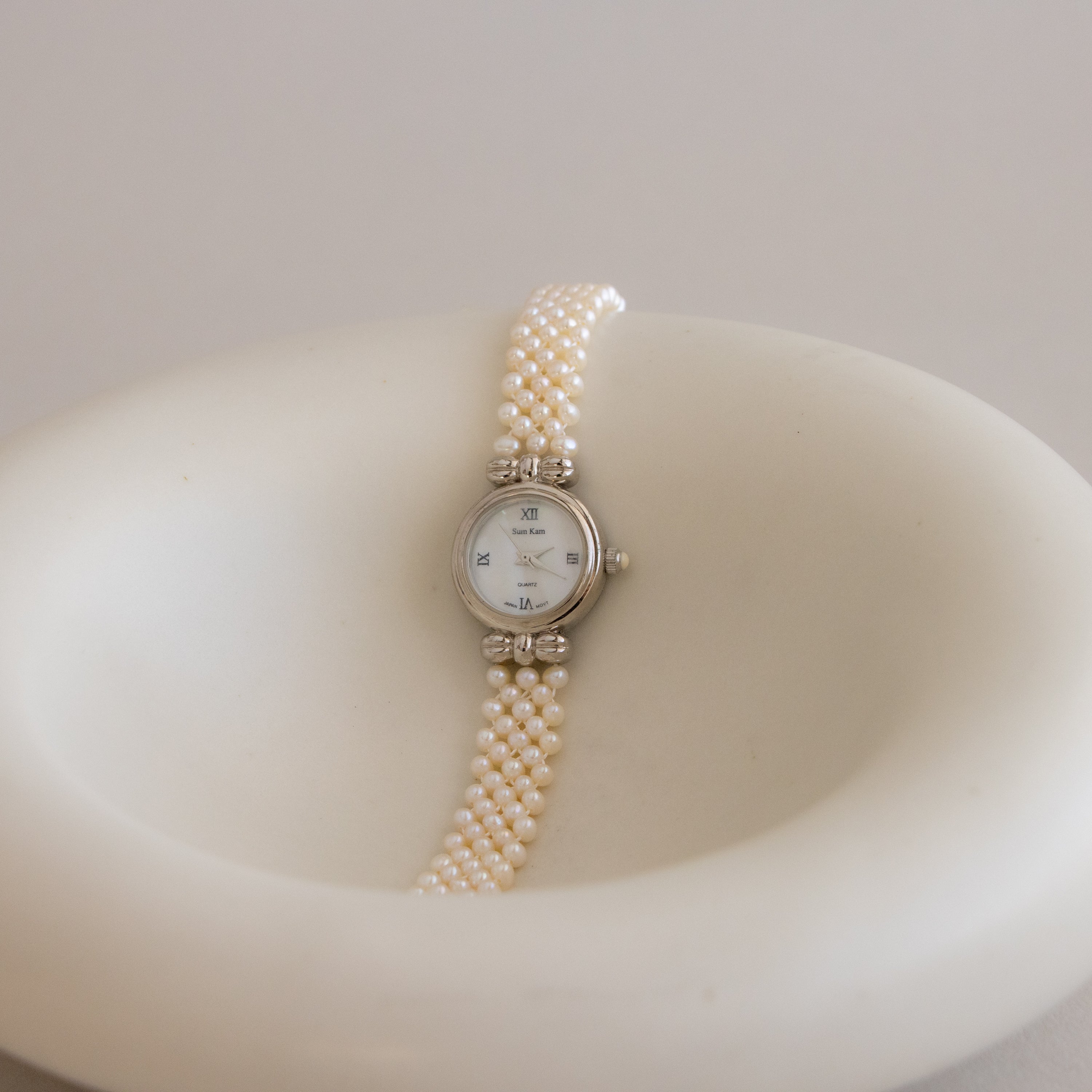Vintage Sum Kam Round Pearl Silver Watch