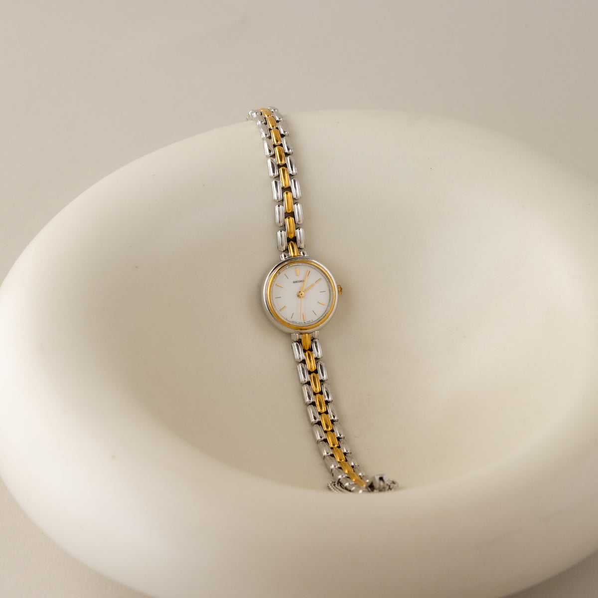 Vintage Seiko Skinny Round Two Tone Women display picture 1