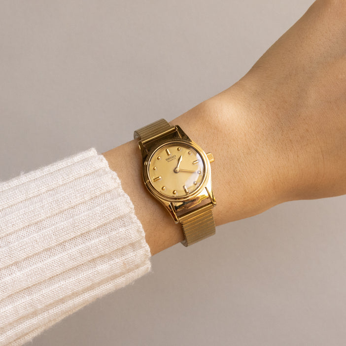 Vintage Seiko Round Ribbed Gold Watch