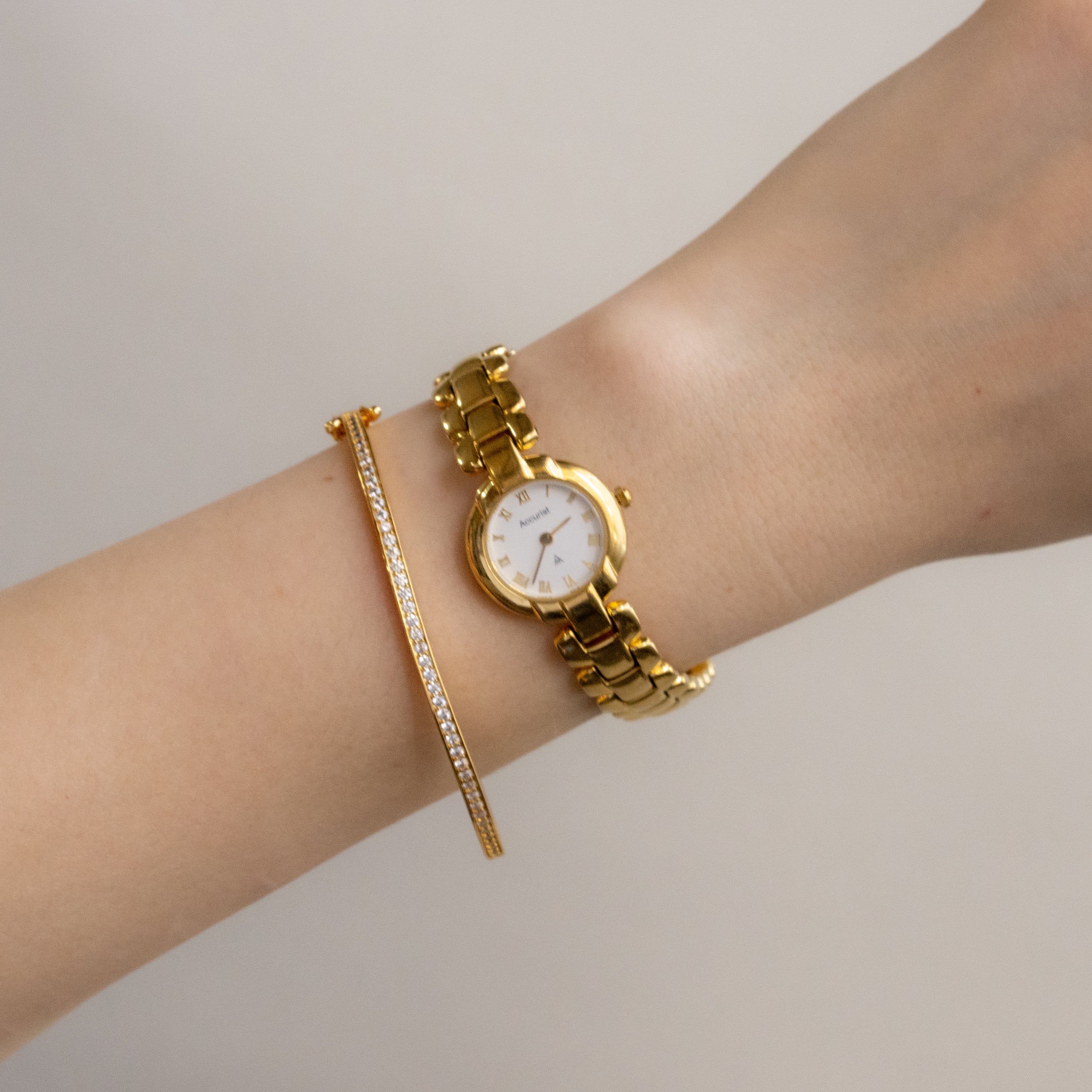 Vintage Accurist Round Gold Watch