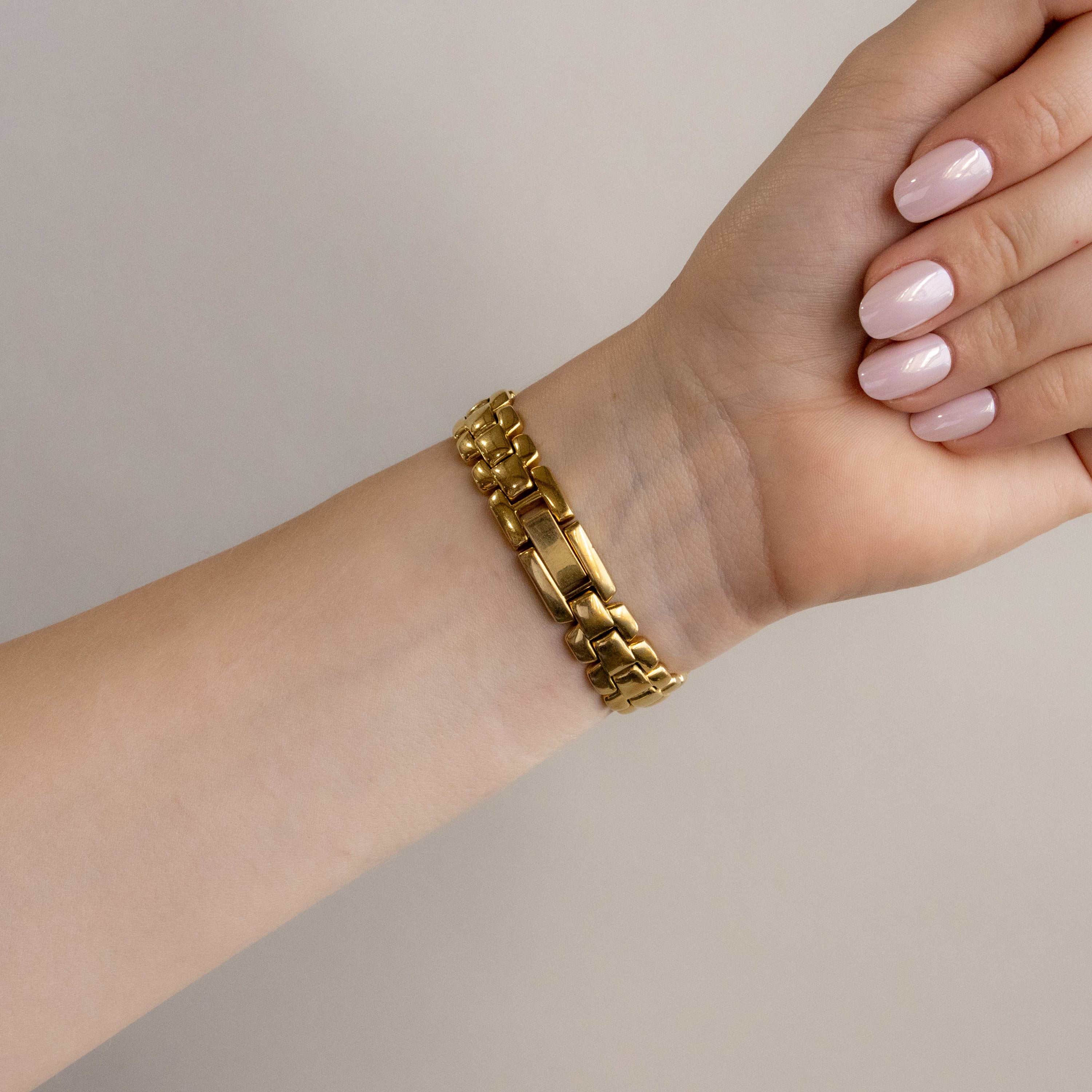 Vintage Accurist Round Gold Watch