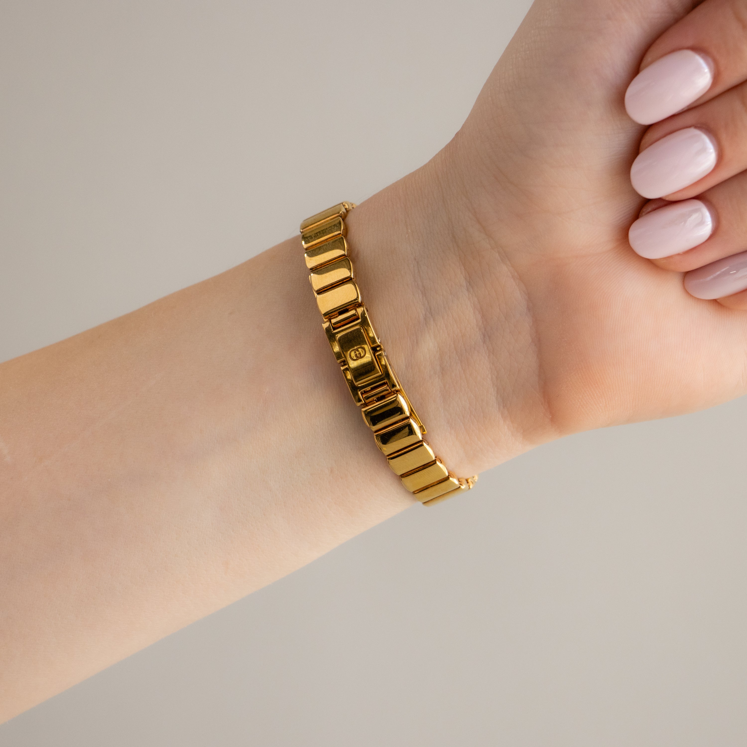 Vintage Gucci Swiss Horseshoe Ribbed Gold Watch