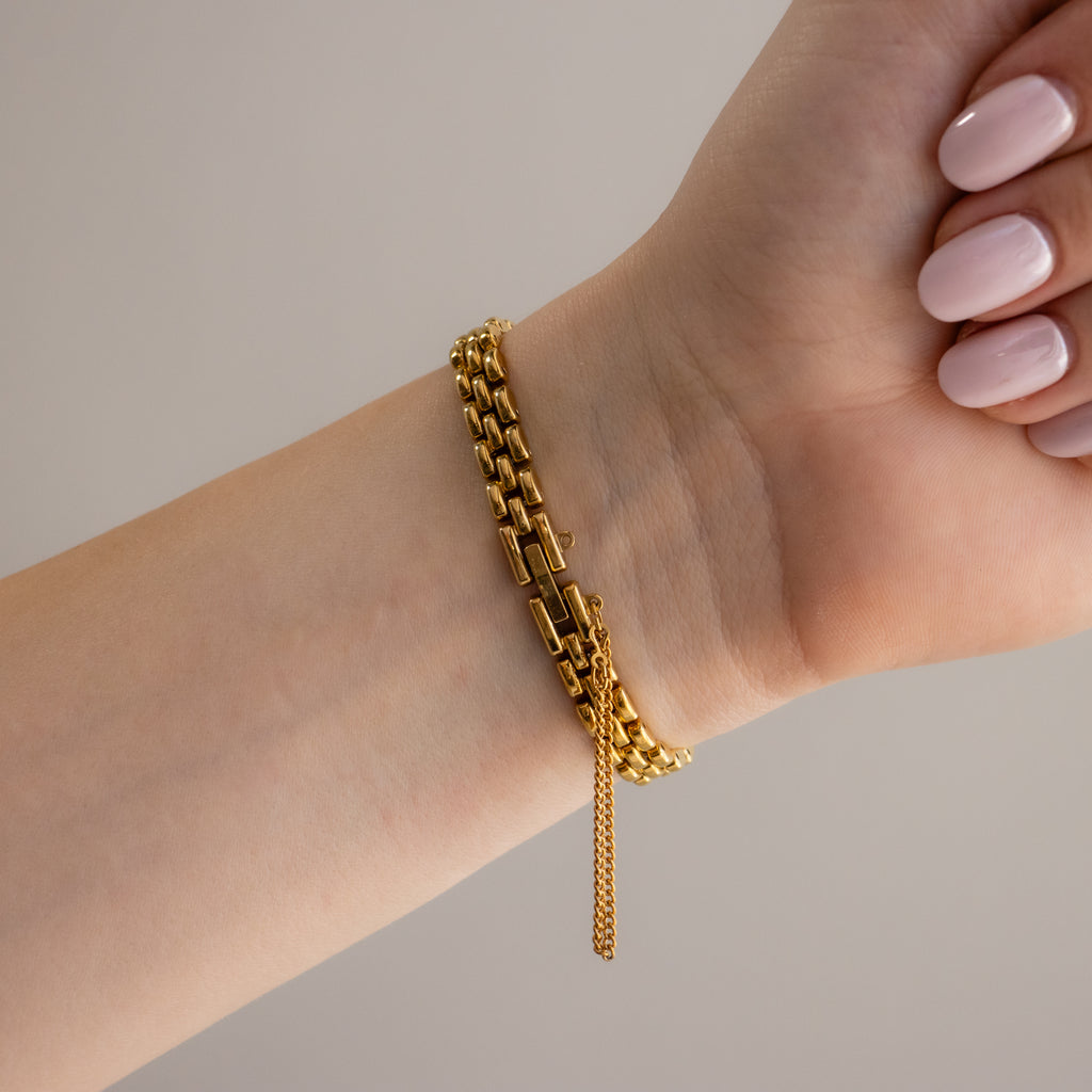 Vintage Seiko Dainty Oval Gold Watch