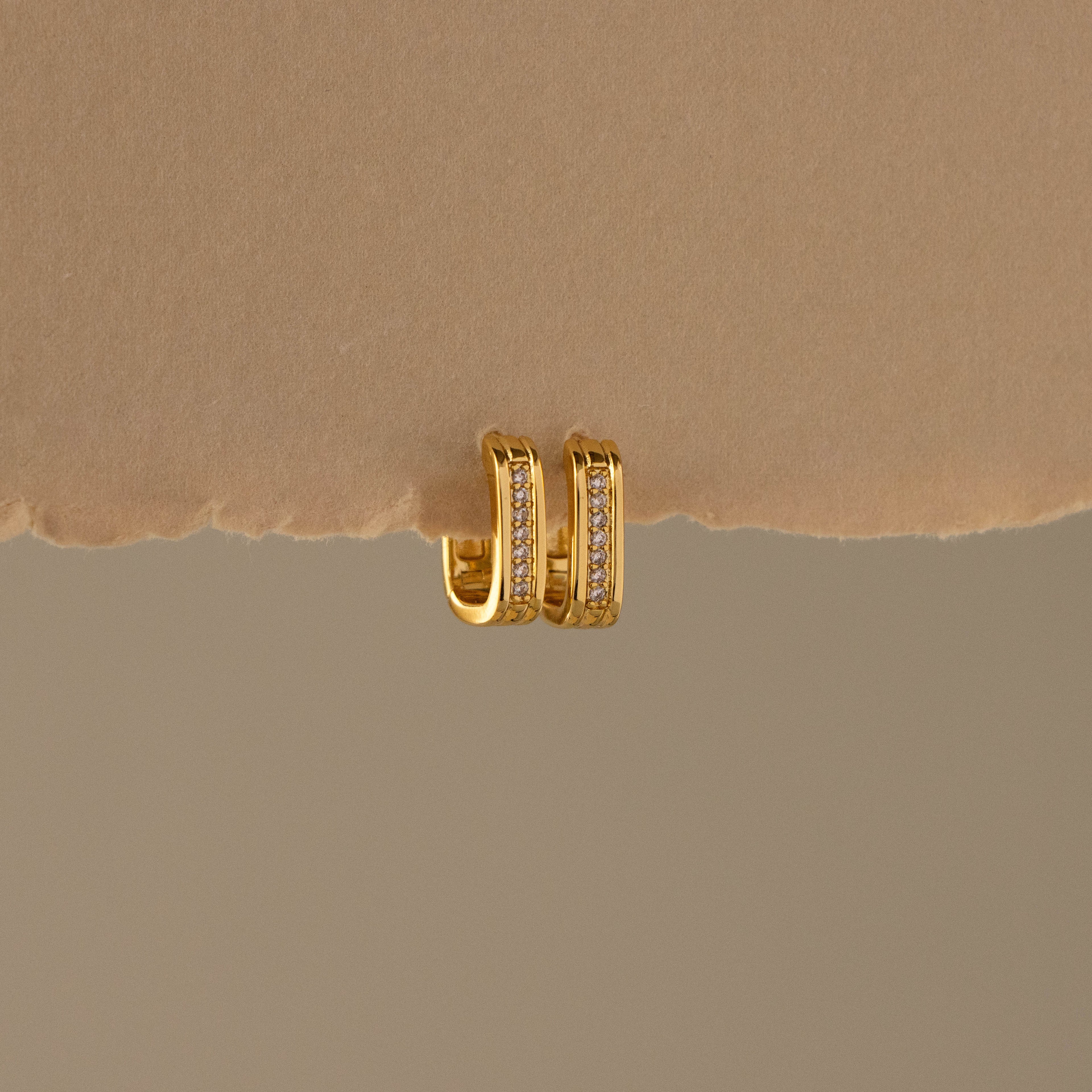 Pave Channel Link Hoops